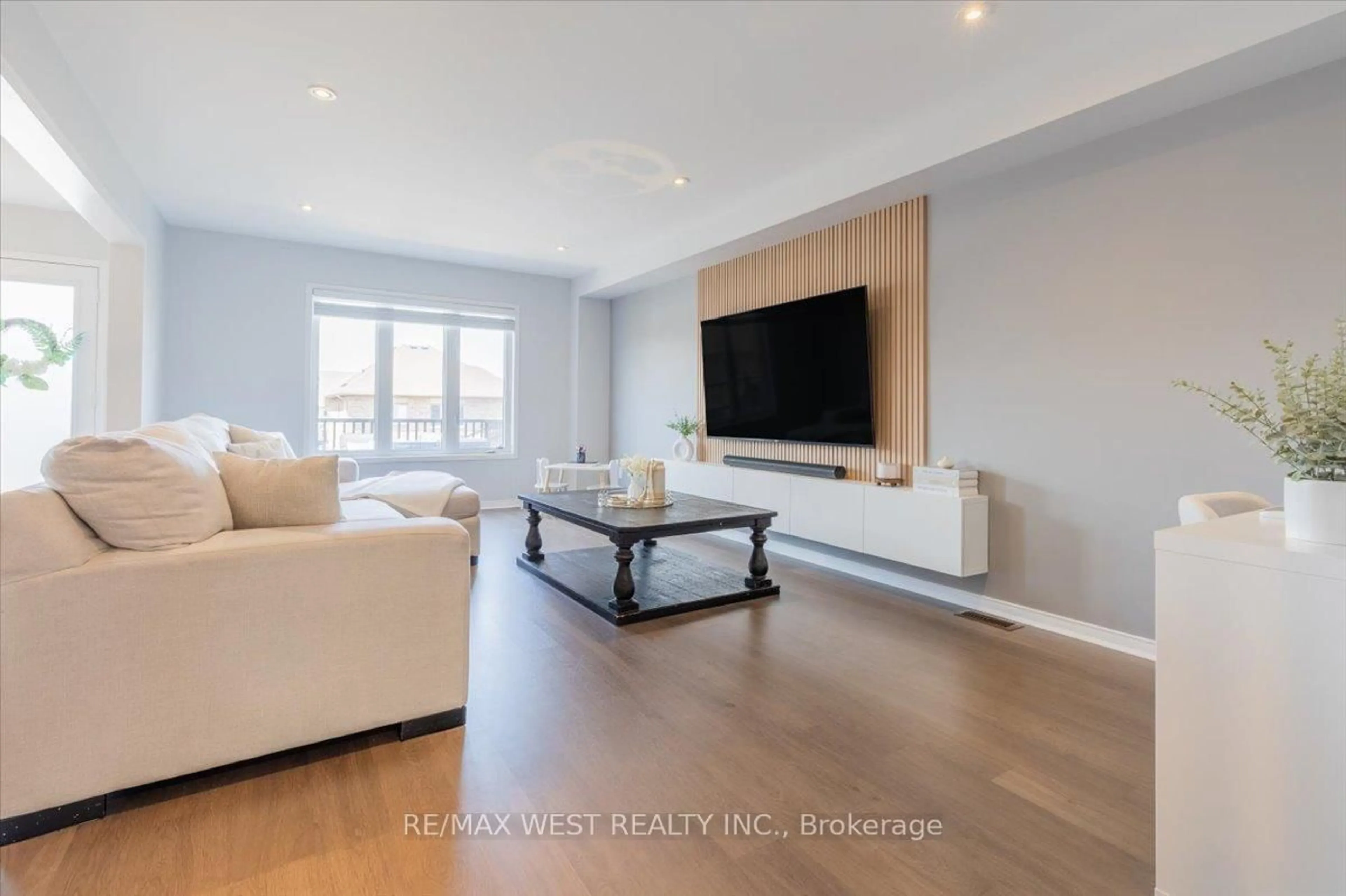 Living room with furniture, wood/laminate floor for 6 cherry Lane, New Tecumseth Ontario L9R 0M1