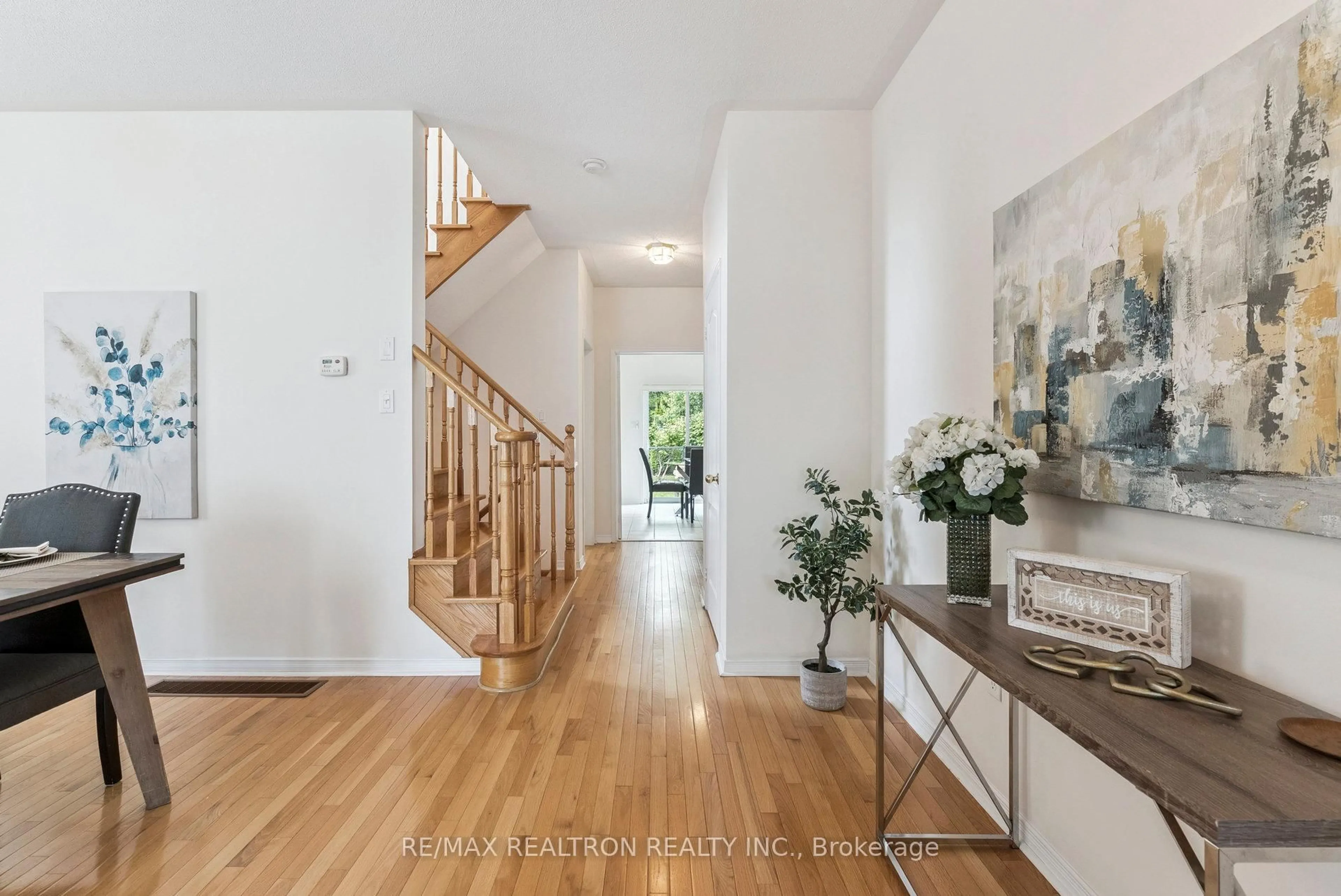 Indoor entryway for 114 Barnwood Dr, Richmond Hill Ontario L4E 5A2