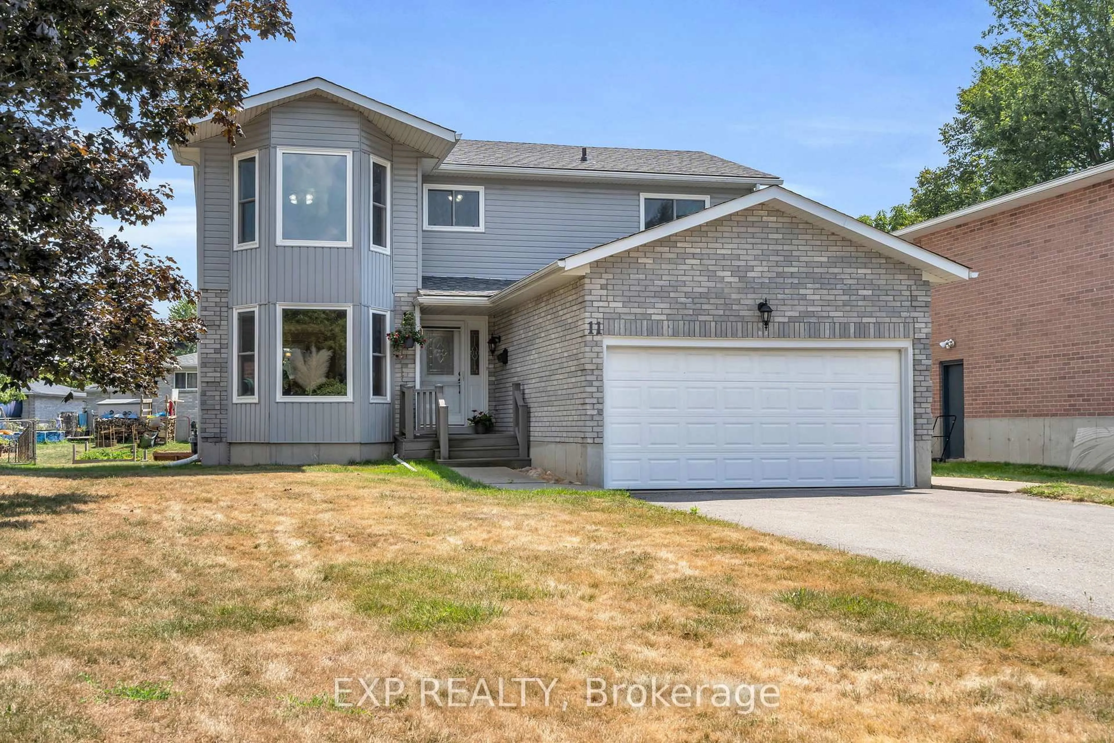 Home with vinyl exterior material, street for 11 Justin Crt, Georgina Ontario L0E 1R0