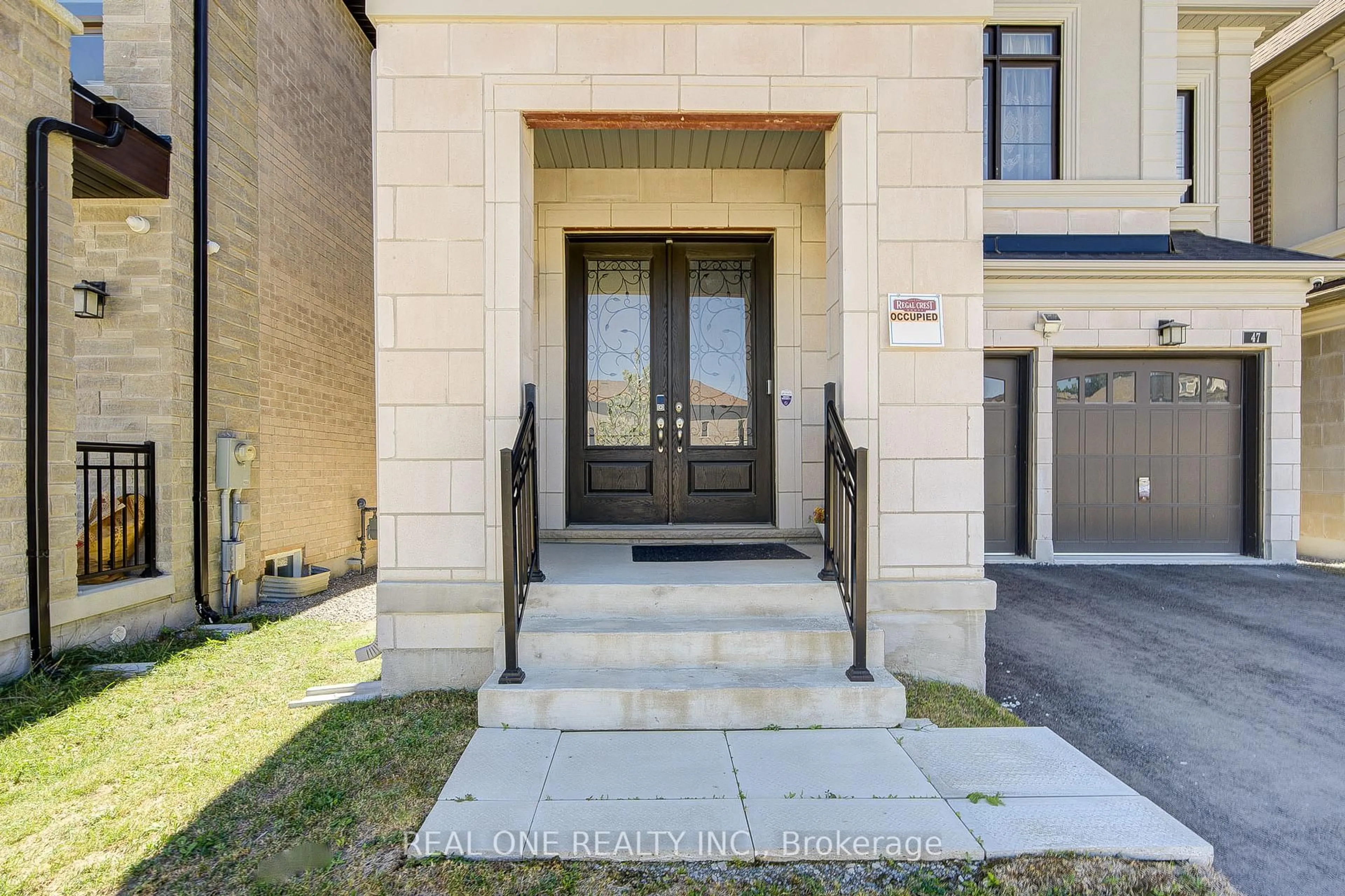 Indoor entryway for 47 Milky Way Dr, Richmond Hill Ontario L4C 4M9