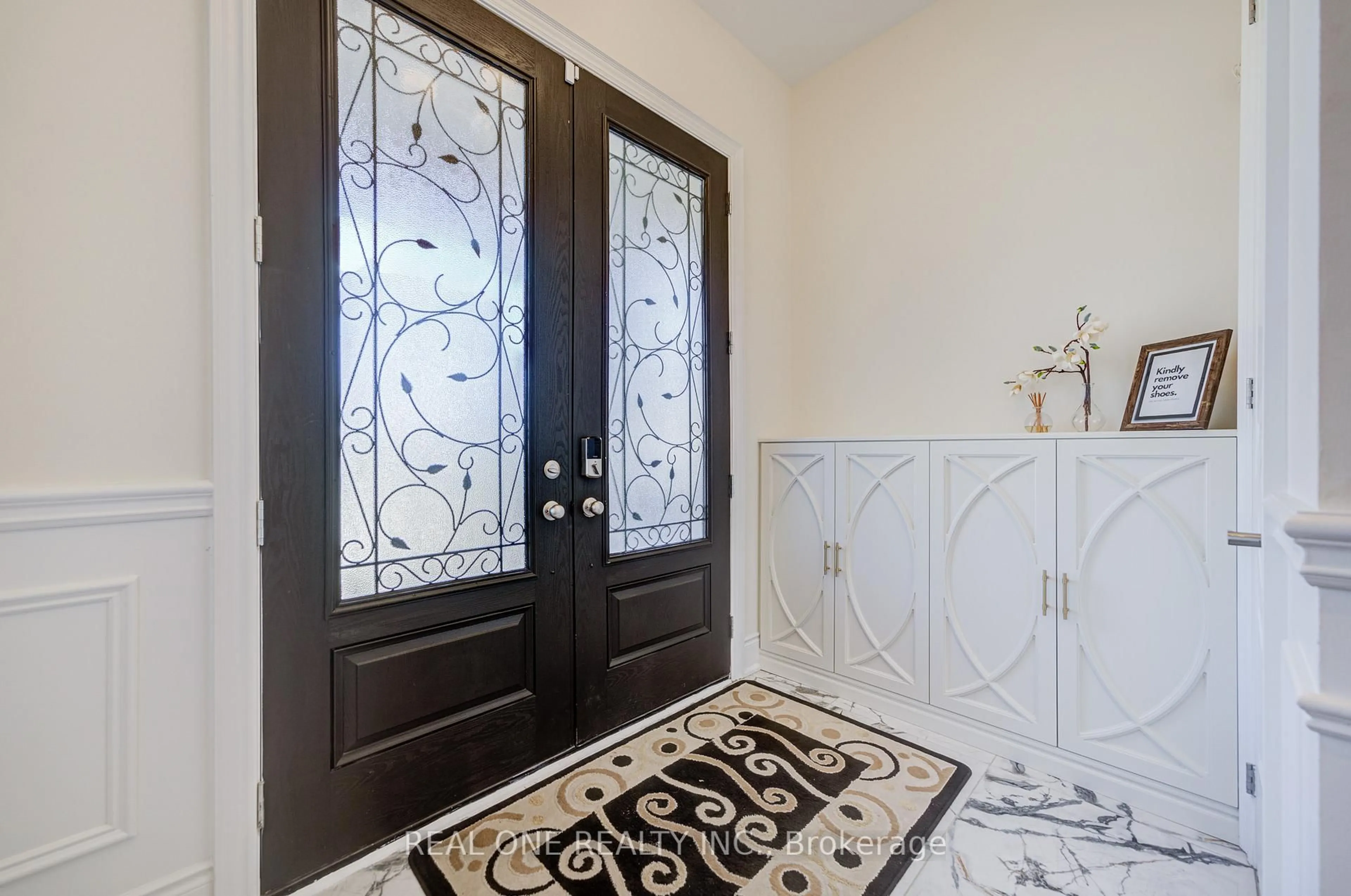 Indoor entryway for 47 Milky Way Dr, Richmond Hill Ontario L4C 4M9