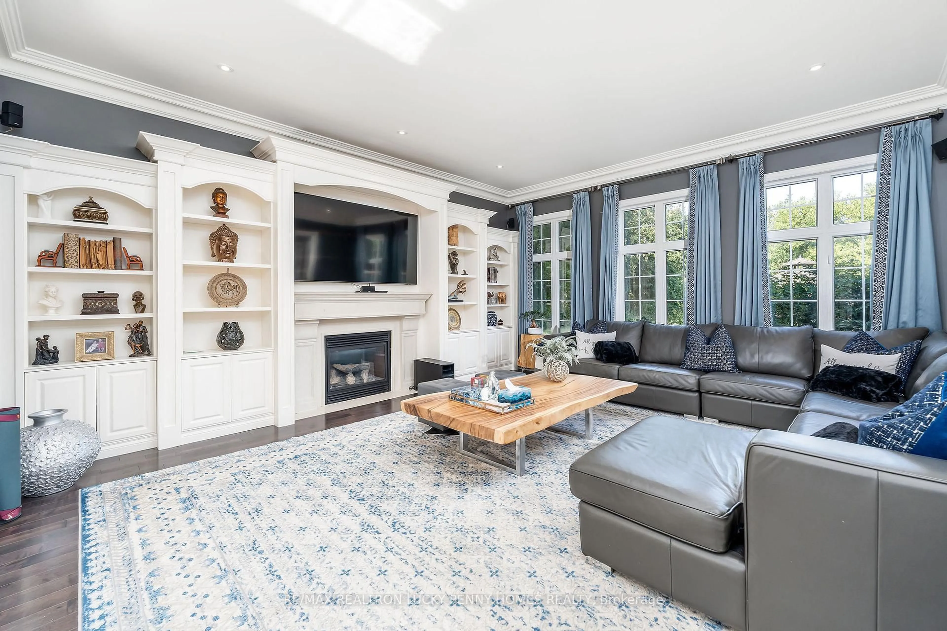 Living room with furniture, ceramic/tile floor for 30 Bernadotte Dr, Markham Ontario L6C 3H1