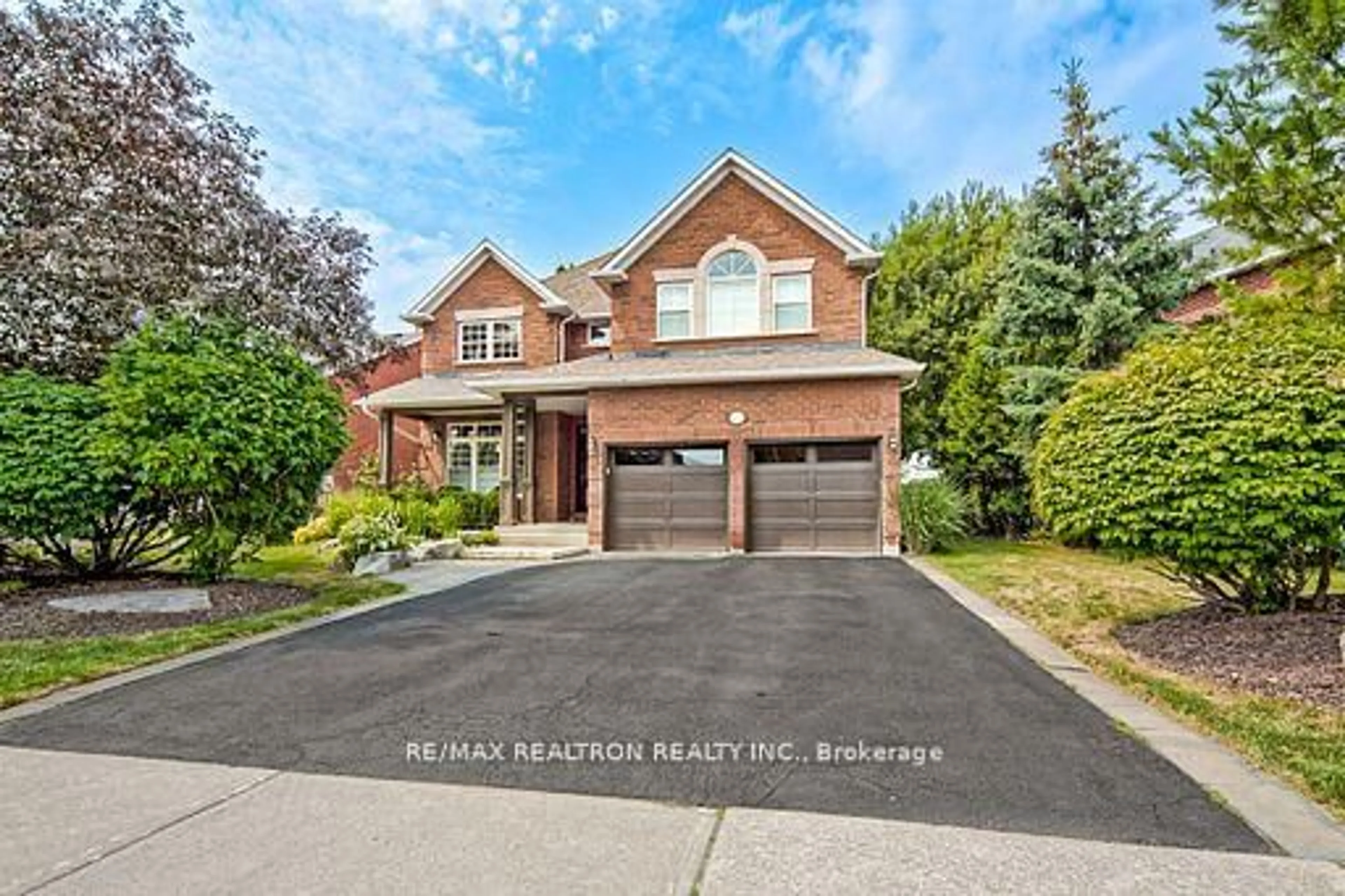 Home with brick exterior material, street for 870 Shadrach Dr, Newmarket Ontario L3X 2H3