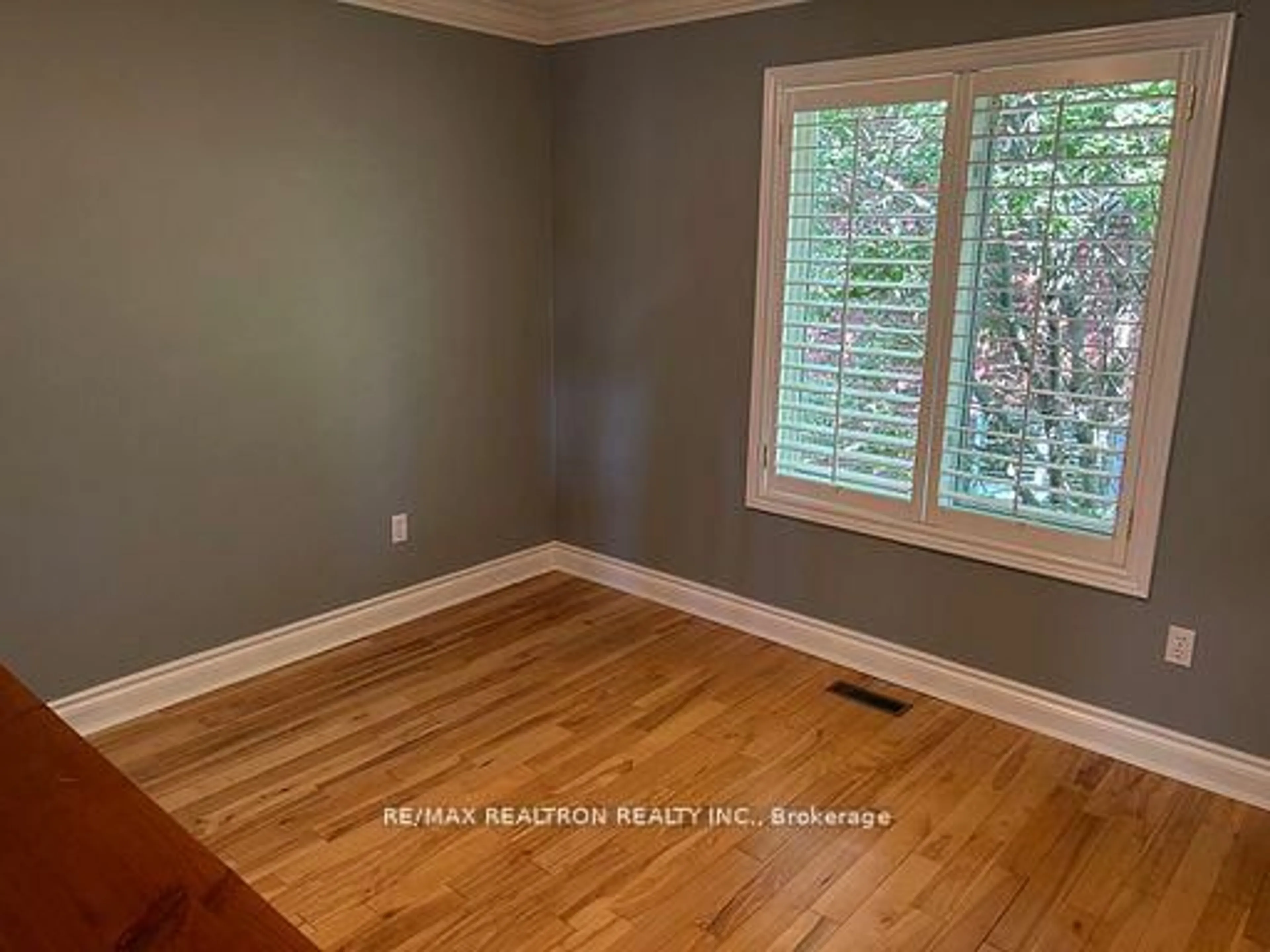 A pic of a room for 870 Shadrach Dr, Newmarket Ontario L3X 2H3