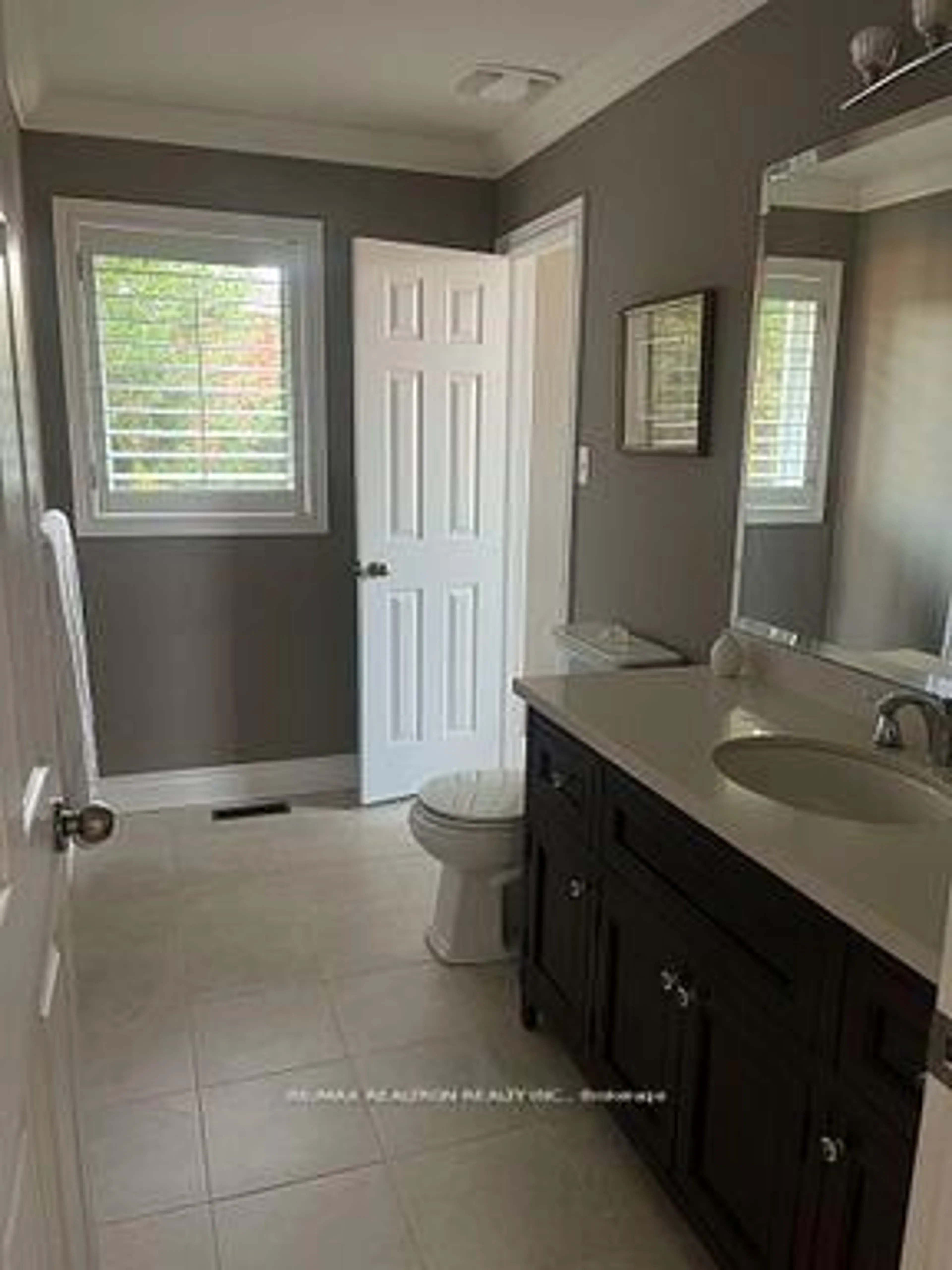 Contemporary bathroom, ceramic/tile floor for 870 Shadrach Dr, Newmarket Ontario L3X 2H3
