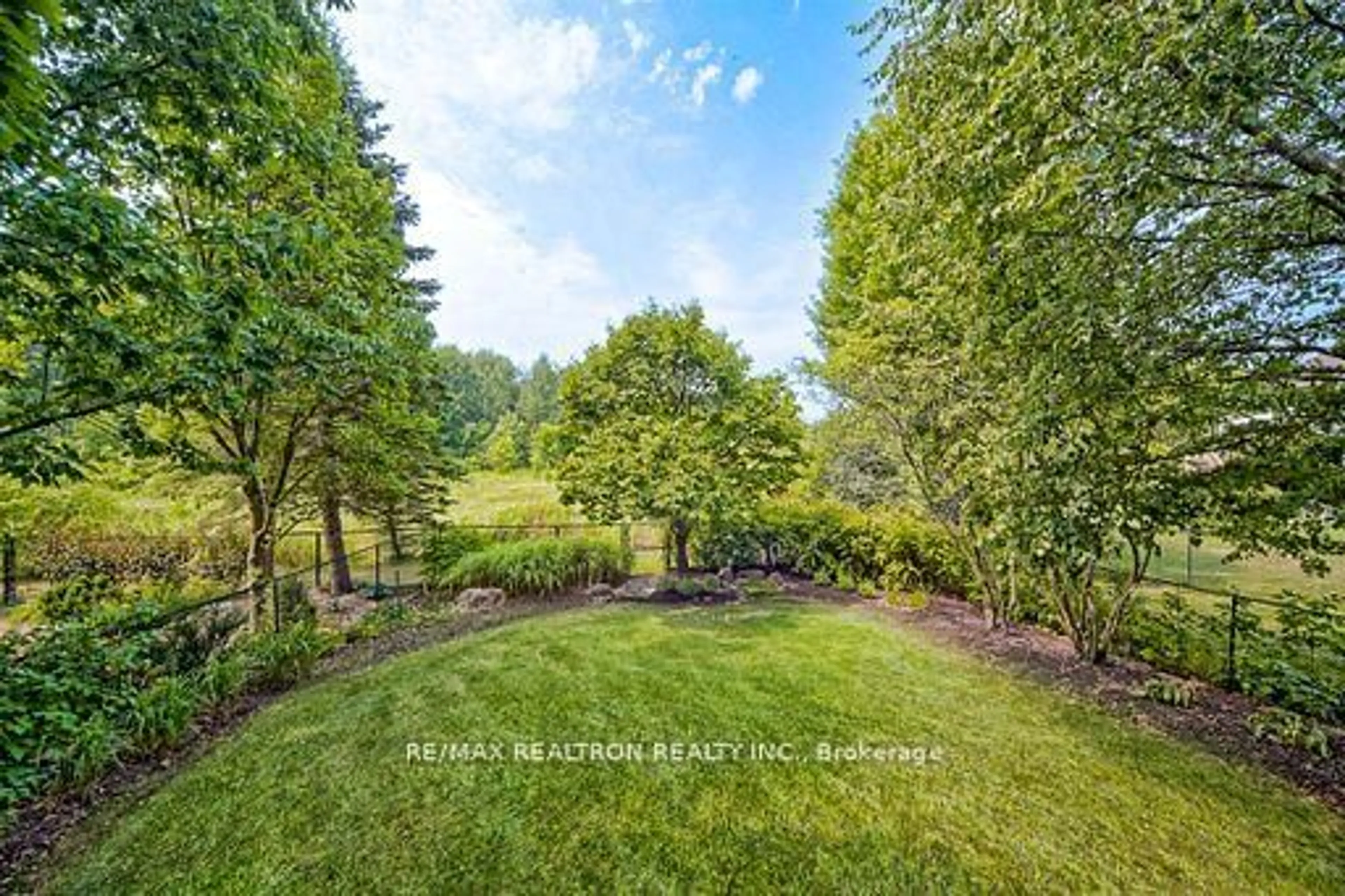 A pic from outside/outdoor area/front of a property/back of a property/a pic from drone, water/lake/river/ocean view for 870 Shadrach Dr, Newmarket Ontario L3X 2H3