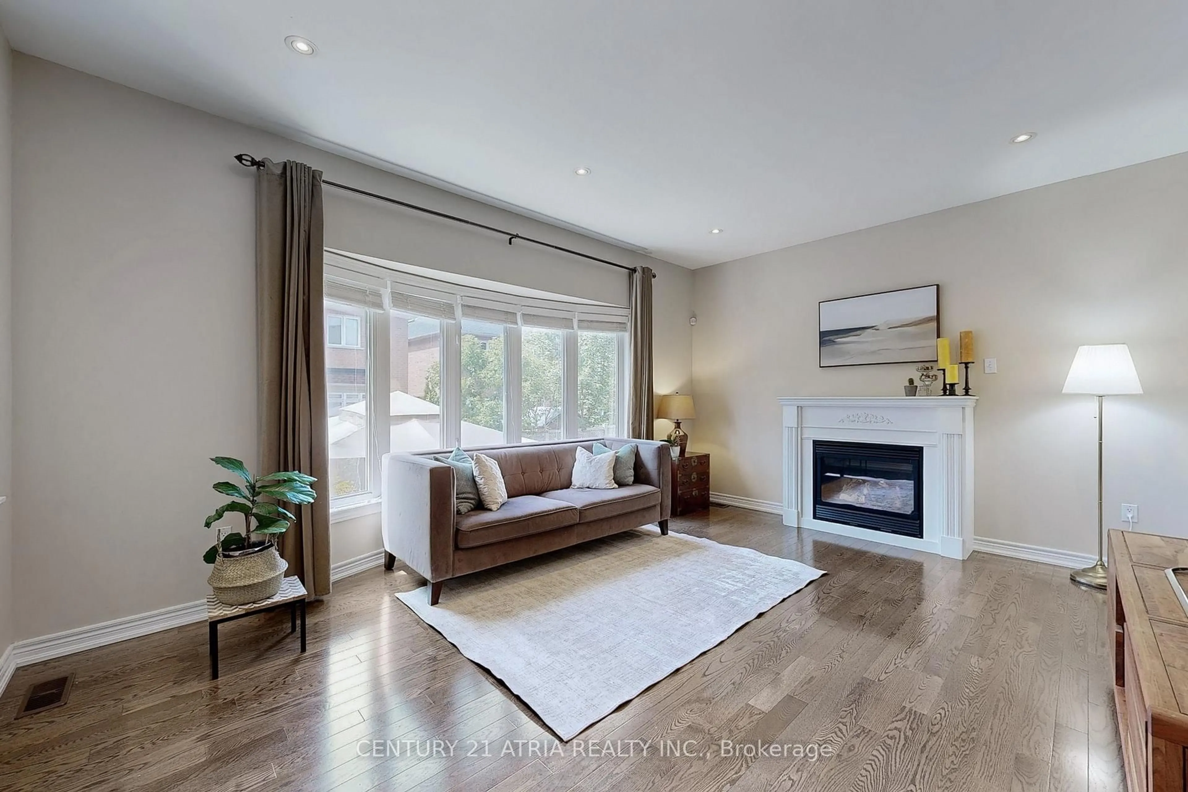 Living room with furniture, unknown for 24 Gannett Dr, Richmond Hill Ontario L4E 0E9