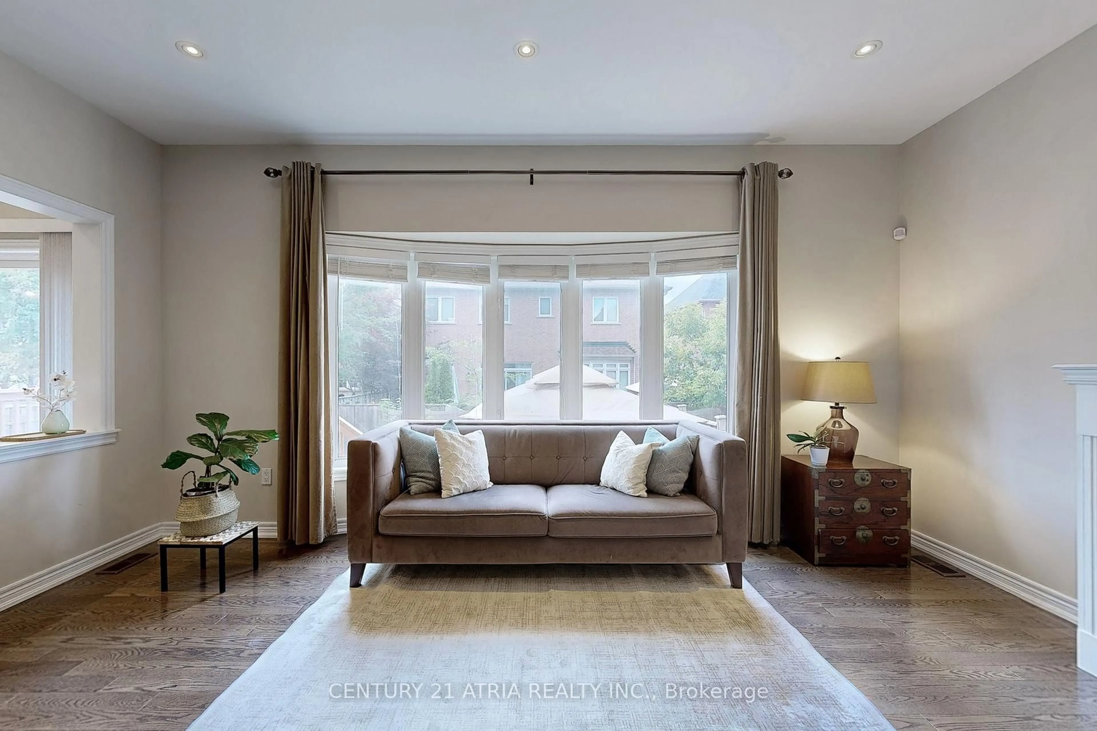 Living room with furniture, unknown for 24 Gannett Dr, Richmond Hill Ontario L4E 0E9