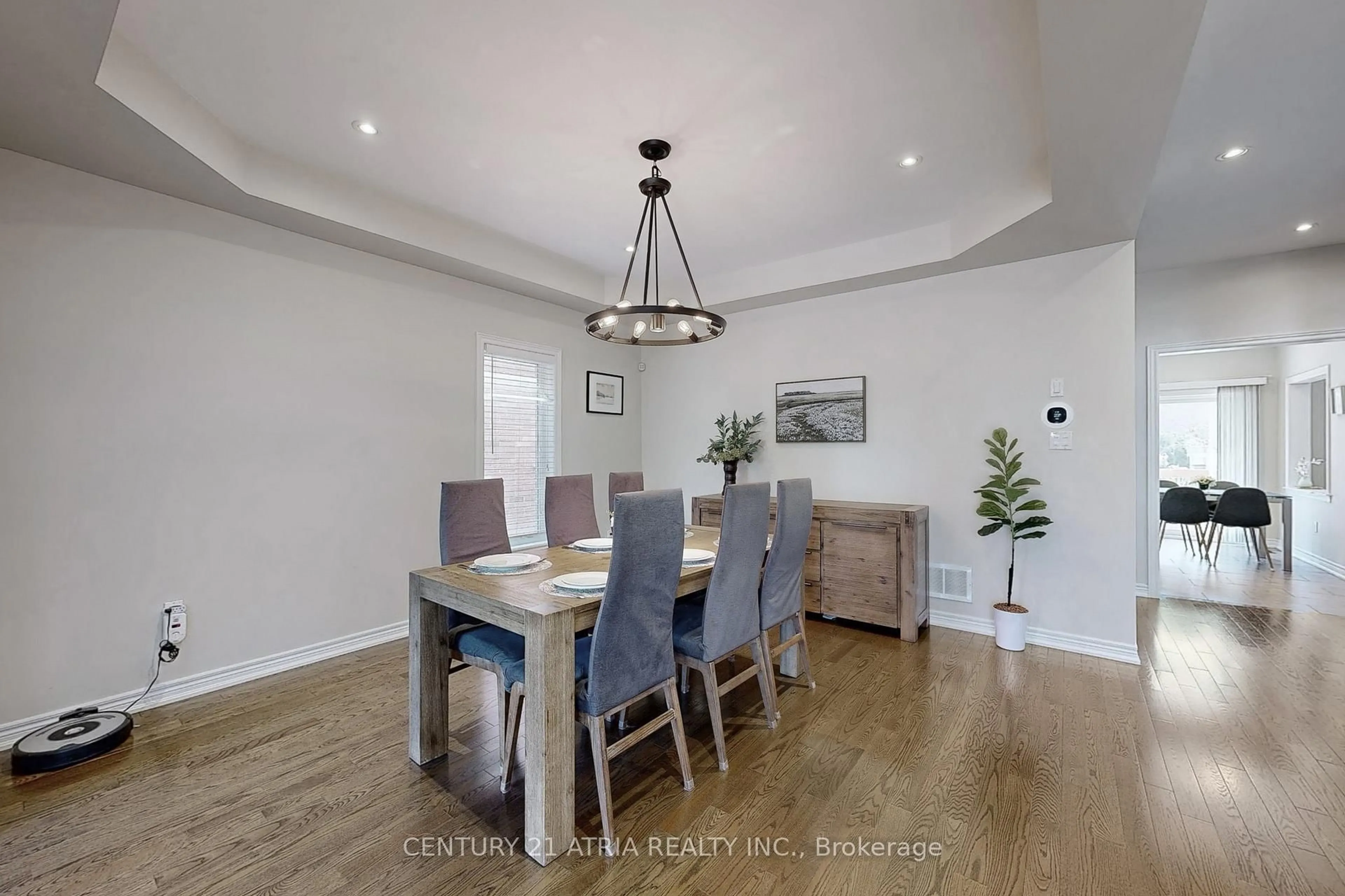 Dining room, wood/laminate floor for 24 Gannett Dr, Richmond Hill Ontario L4E 0E9