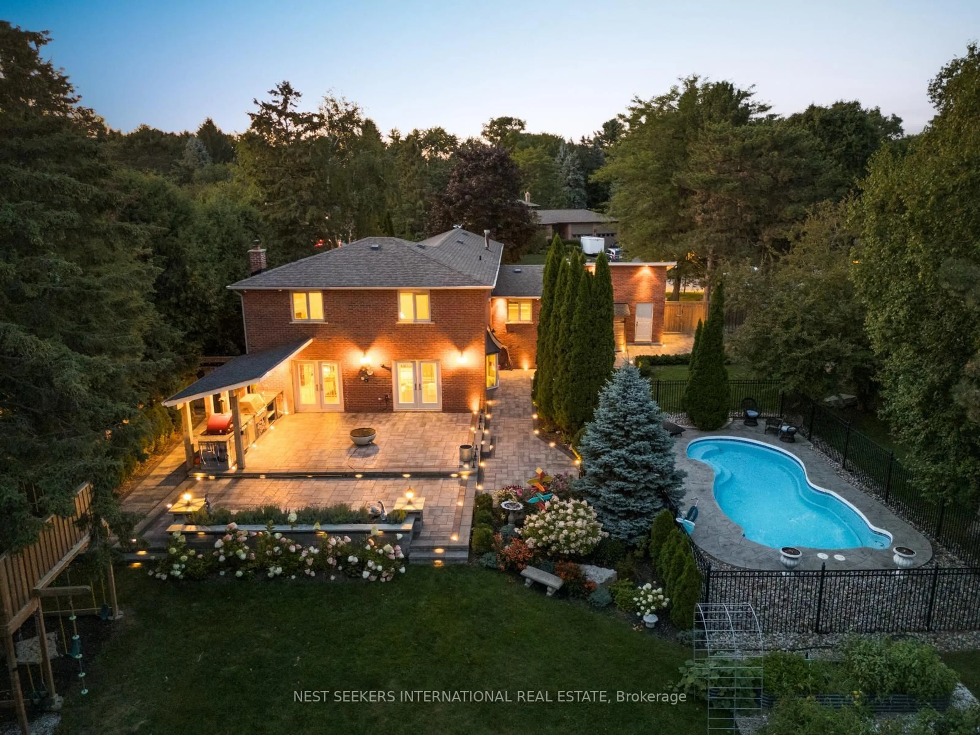 A pic from outside/outdoor area/front of a property/back of a property/a pic from drone, water/lake/river/ocean view for 51 Ellis Ave, King Ontario L0G 1N0