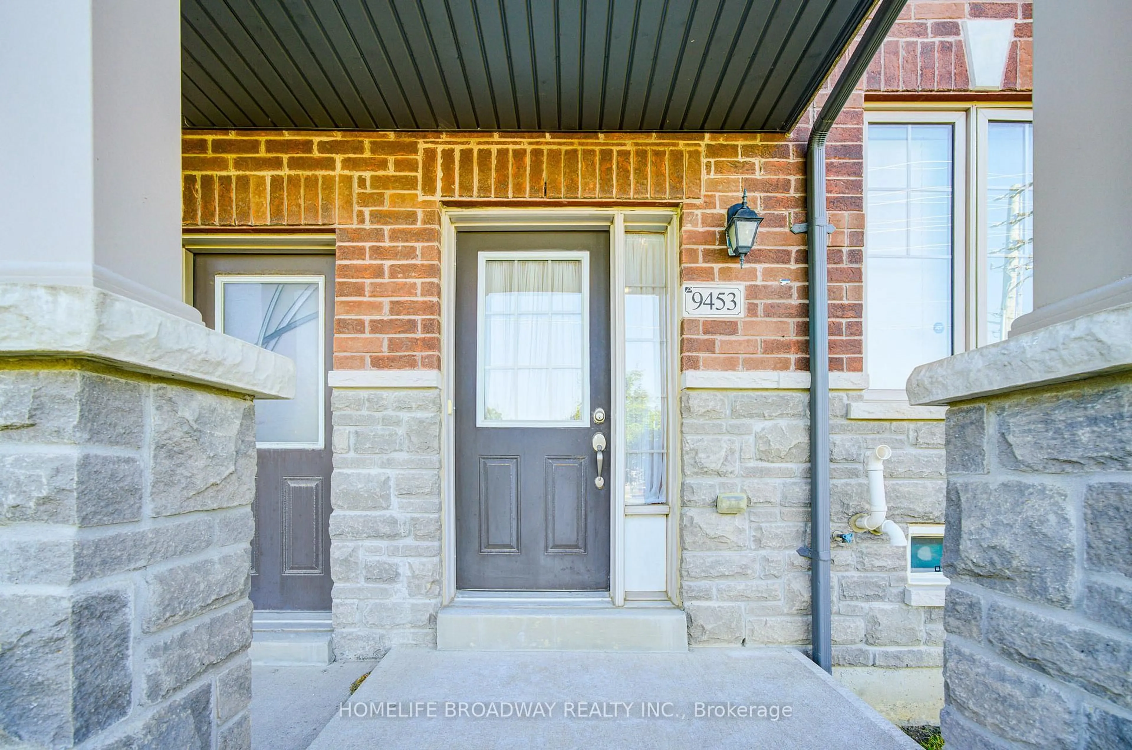 Indoor entryway for 9453 Kennedy Rd, Markham Ontario L6C 0W8