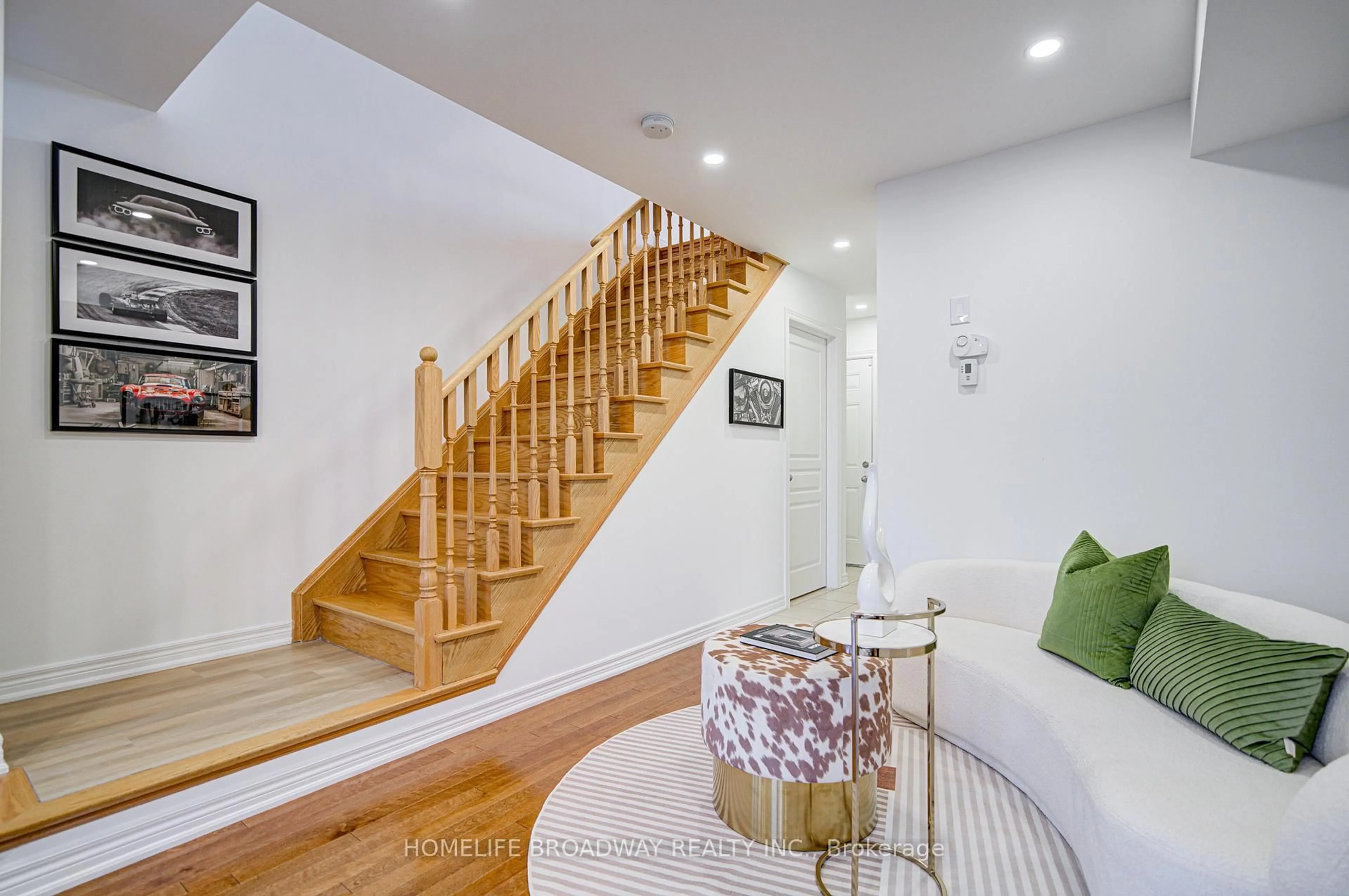 Stairs for 9453 Kennedy Rd, Markham Ontario L6C 0W8