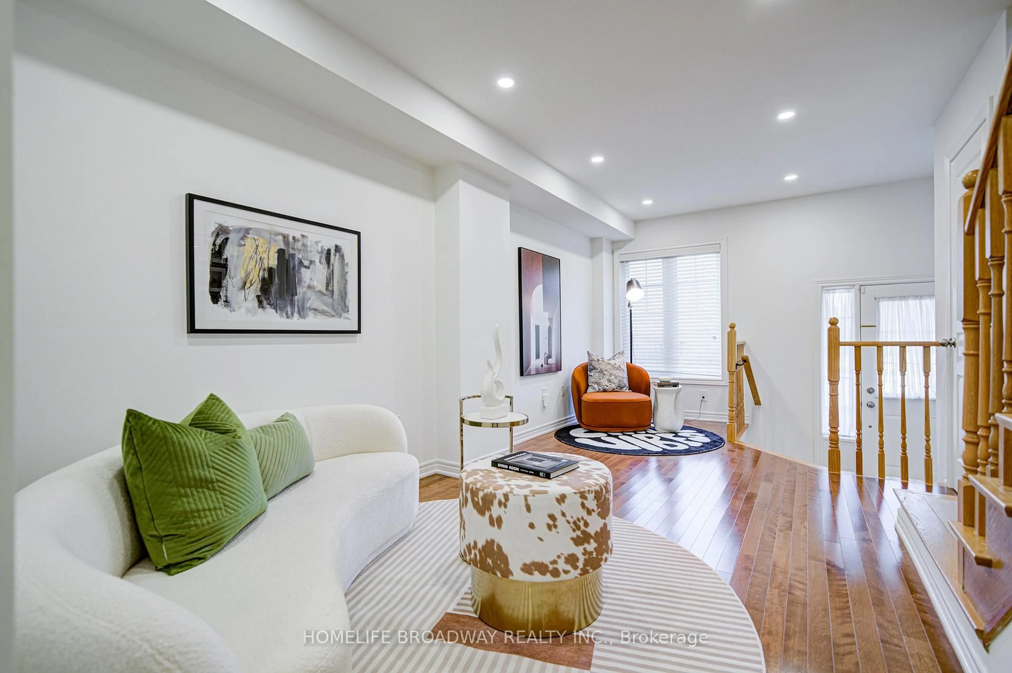Living room with furniture, unknown for 9453 Kennedy Rd, Markham Ontario L6C 0W8
