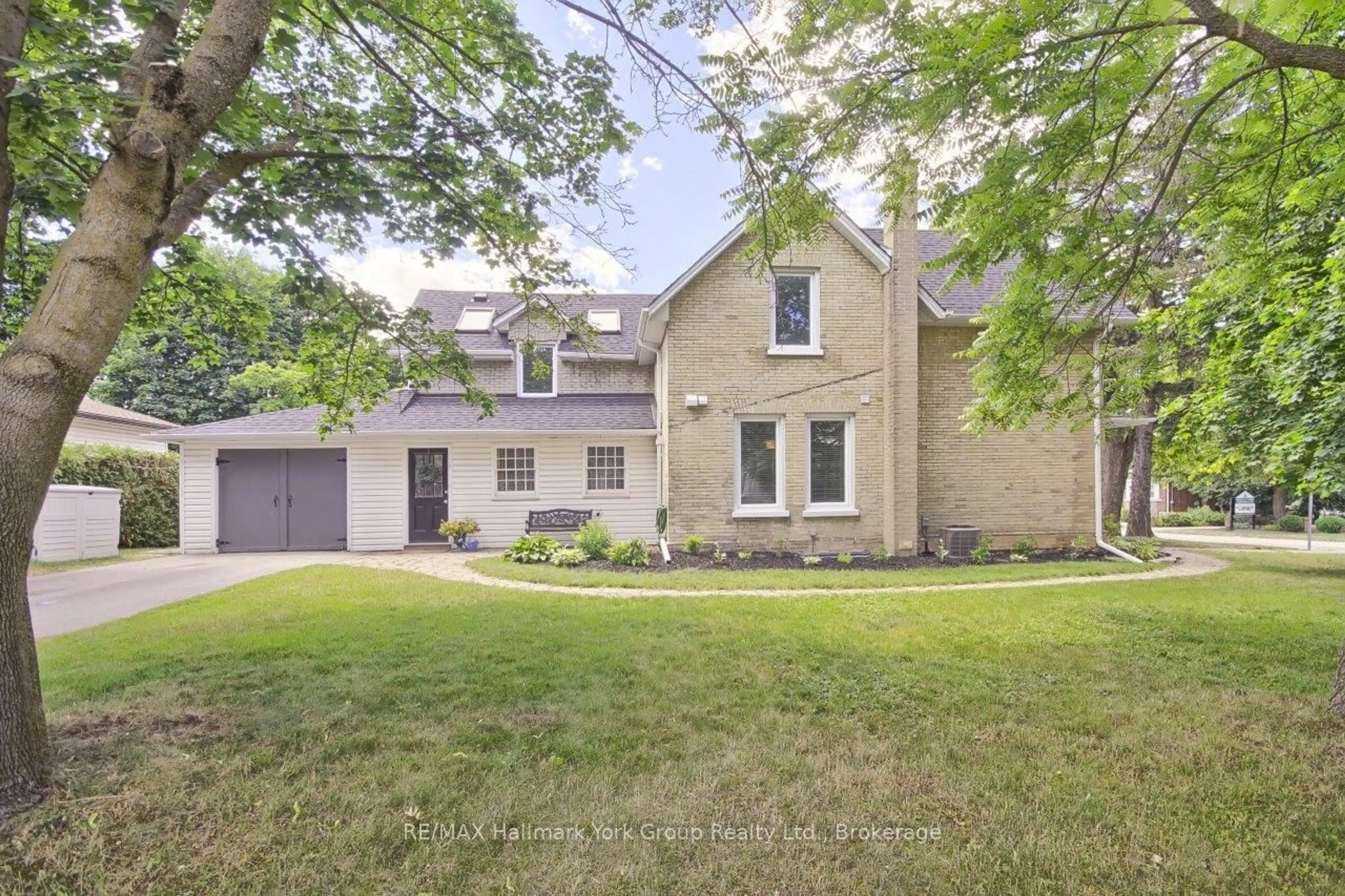 Home with brick exterior material, street for 394 Eagle St, Newmarket Ontario L3Y 1K4