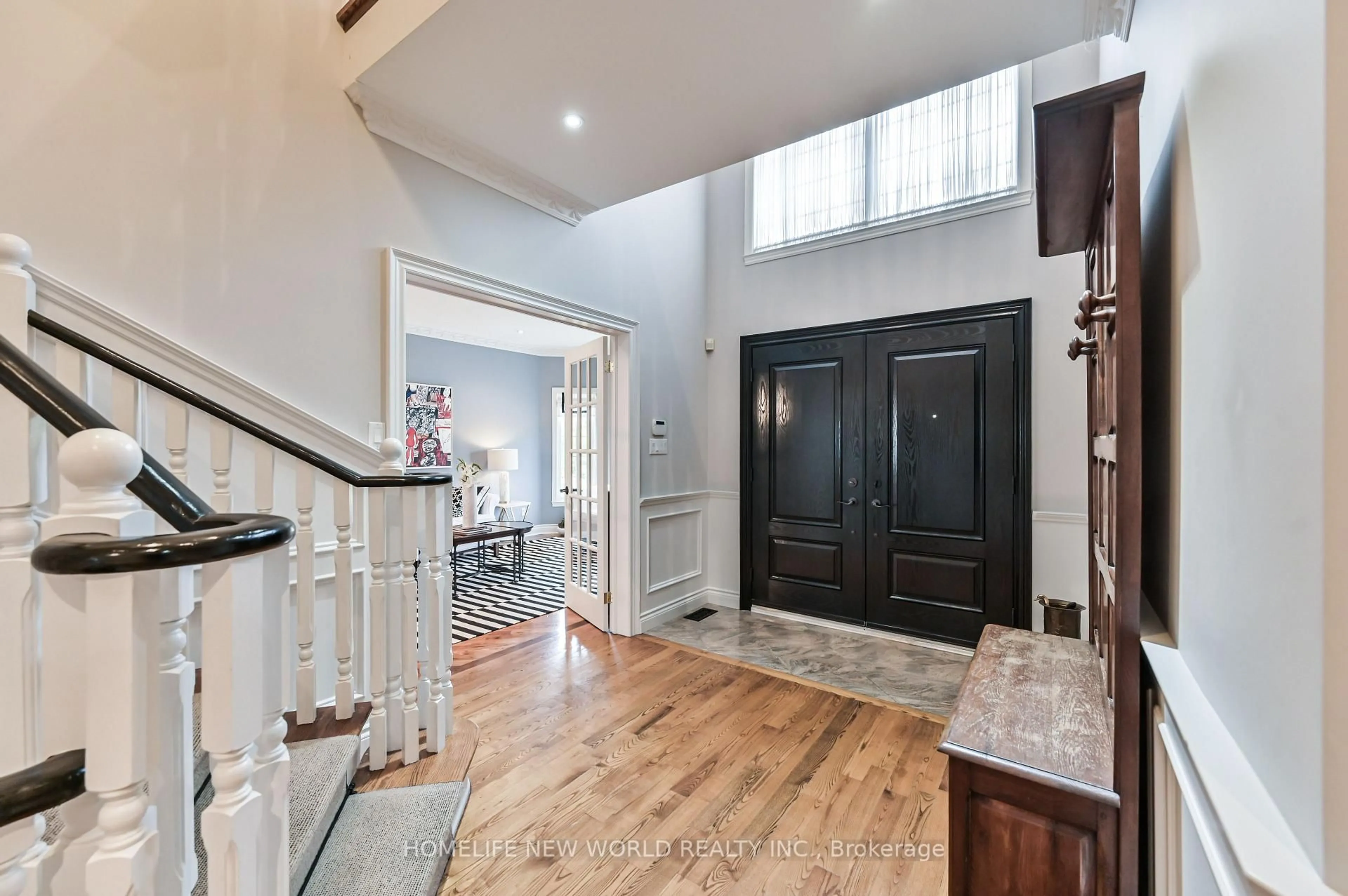 Indoor entryway for 46 El Dorado St, Richmond Hill Ontario L4C 0G8