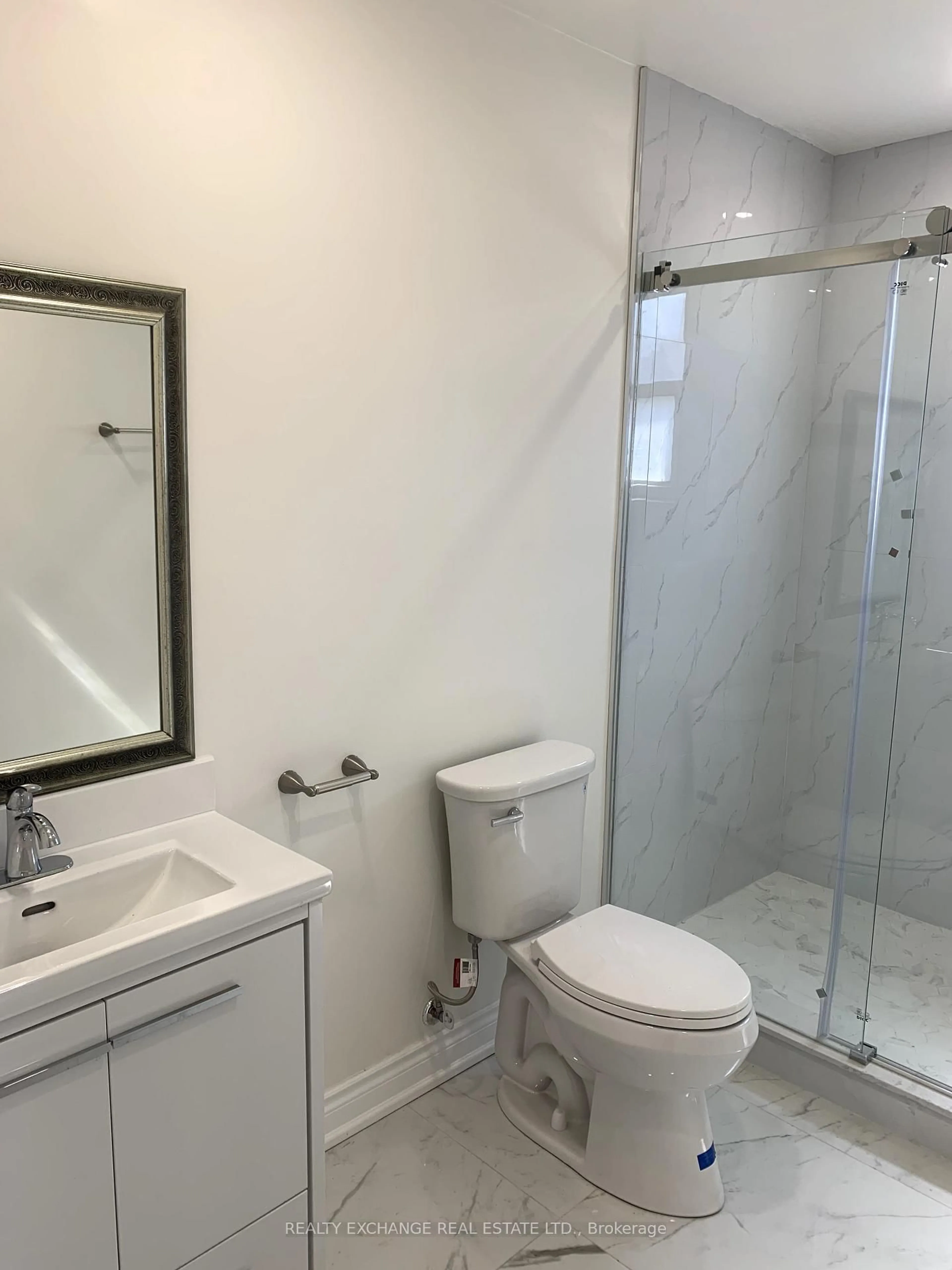 Standard bathroom, ceramic/tile floor for 89 Thornton Ave, Bradford West Gwillimbury Ontario L3Z 1N3