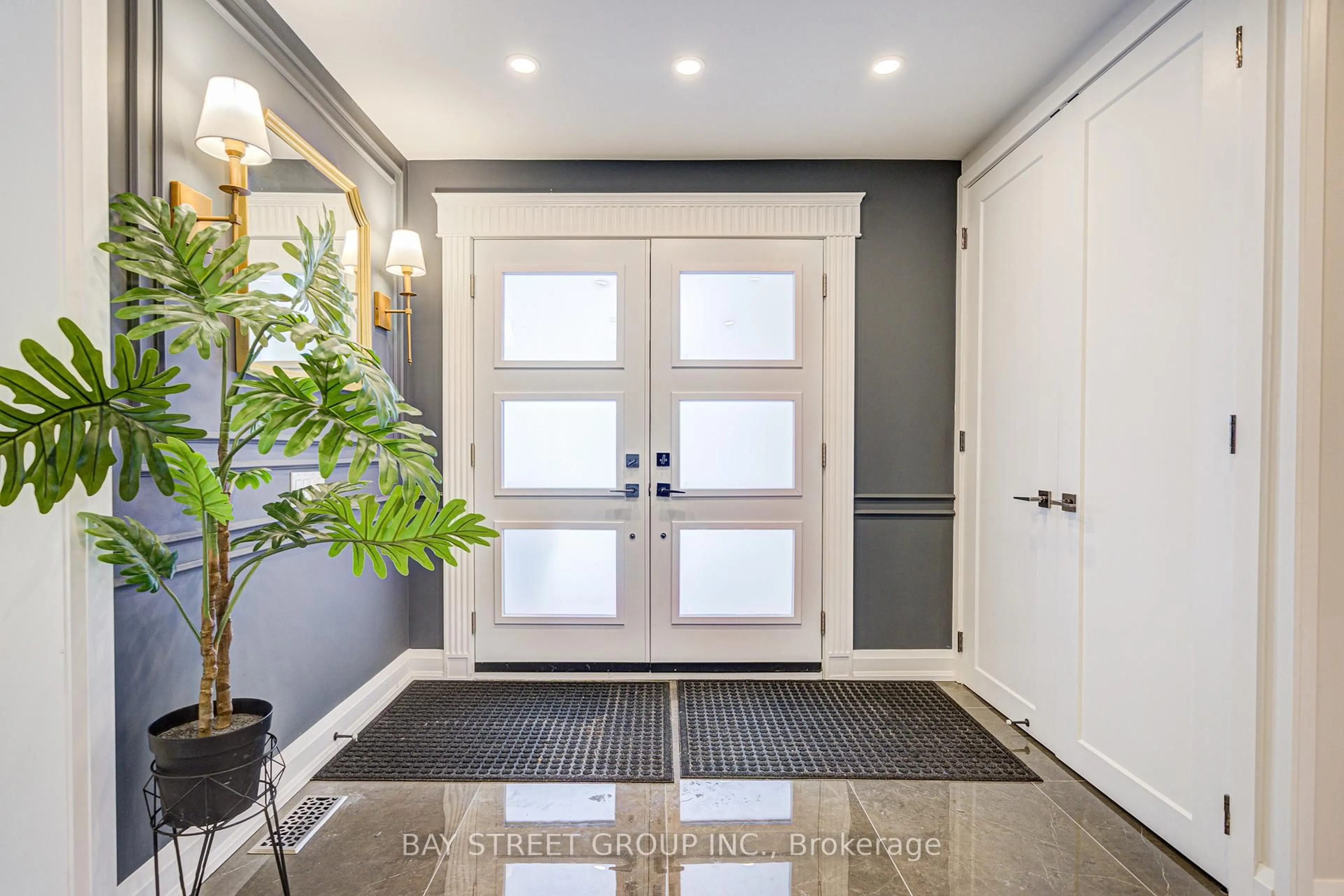 Indoor entryway for 48 Coldstream Cres, Richmond Hill Ontario L4S 1E5