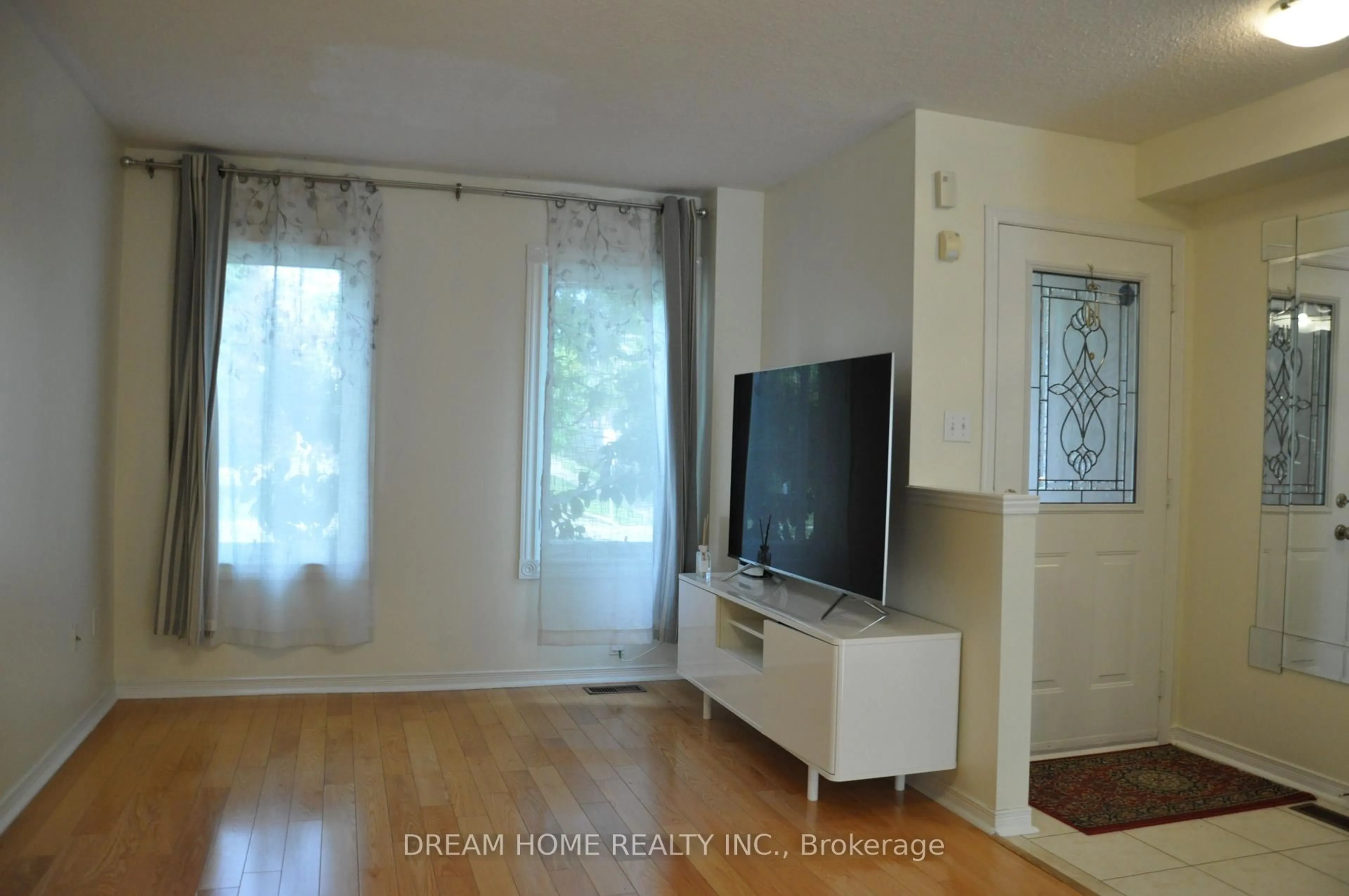 A pic of a room for 46 Baffin Crt, Richmond Hill Ontario L4B 4J7