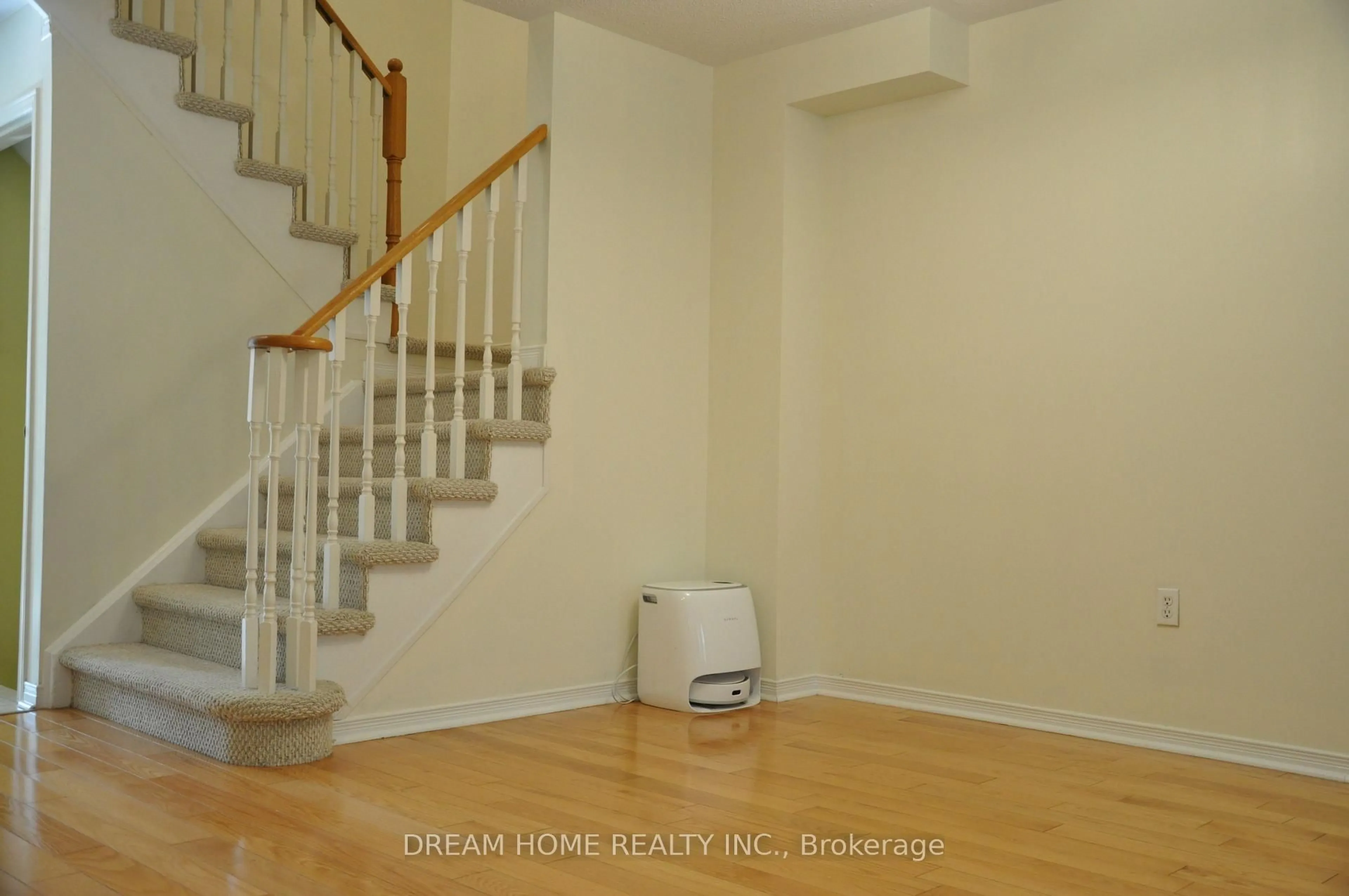 A pic of a room for 46 Baffin Crt, Richmond Hill Ontario L4B 4J7