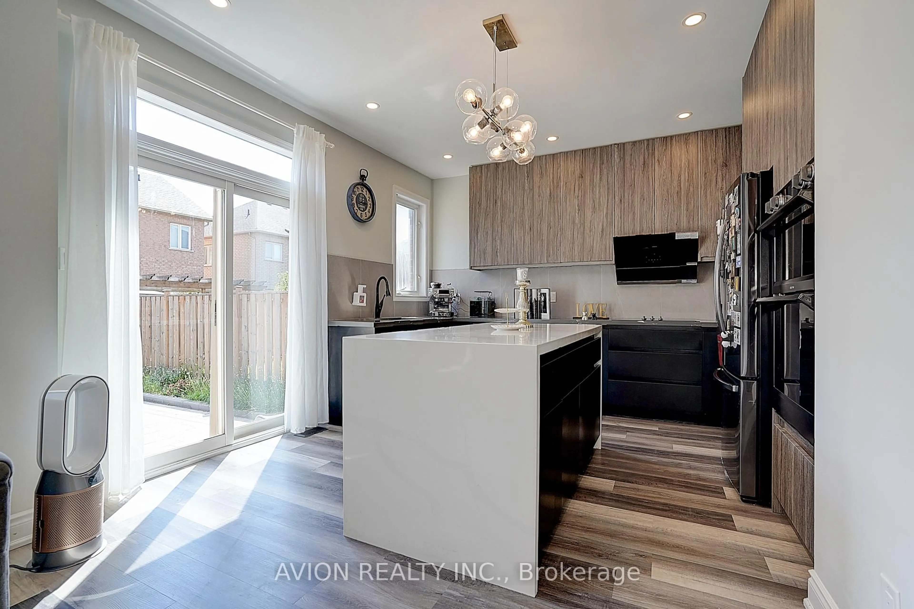 Contemporary kitchen, unknown for 67 Oakford Dr, Markham Ontario L6C 2Y7