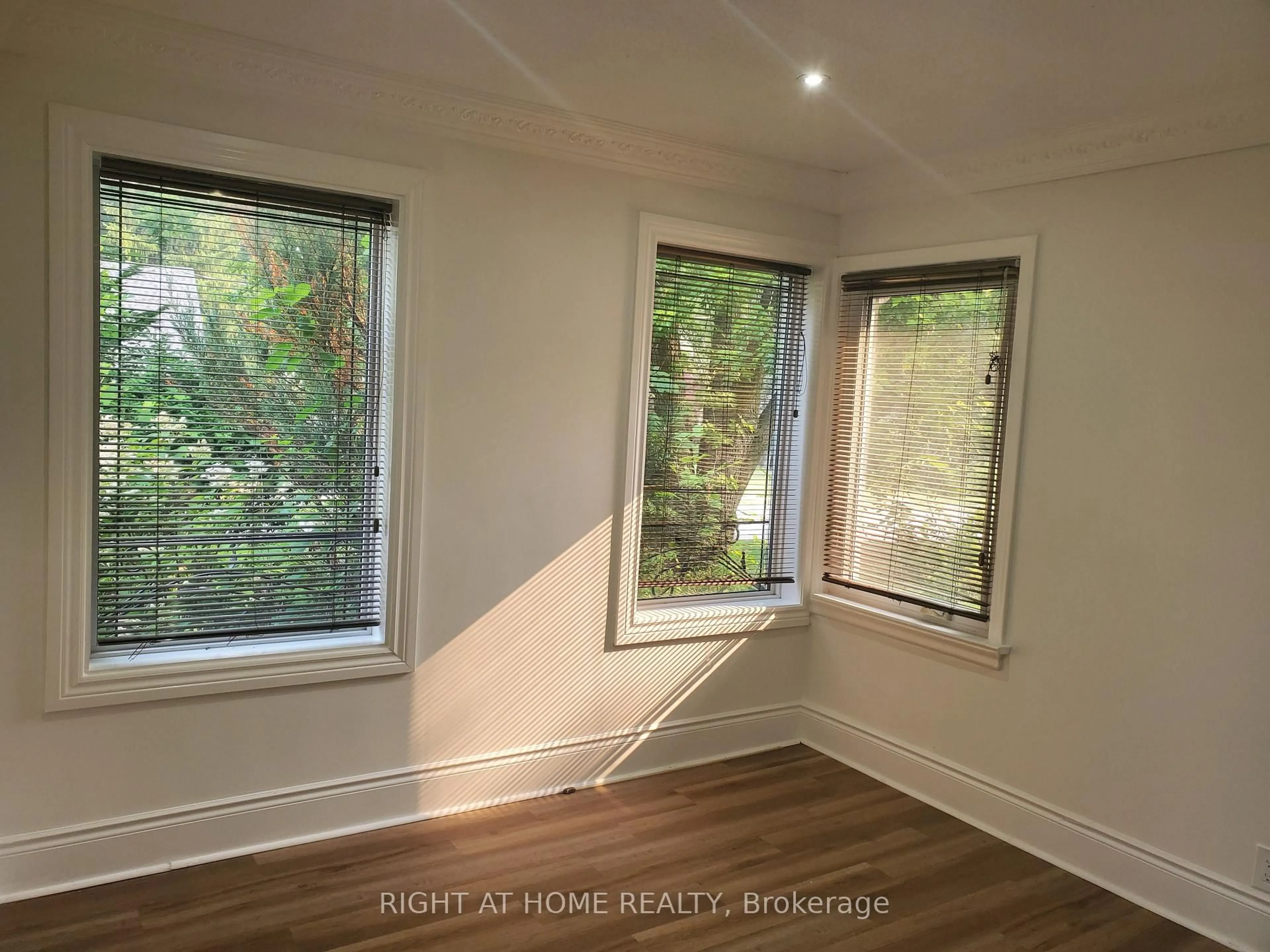 A pic of a room for 56 Don Mor Dr, Newmarket Ontario L3Y 1G7