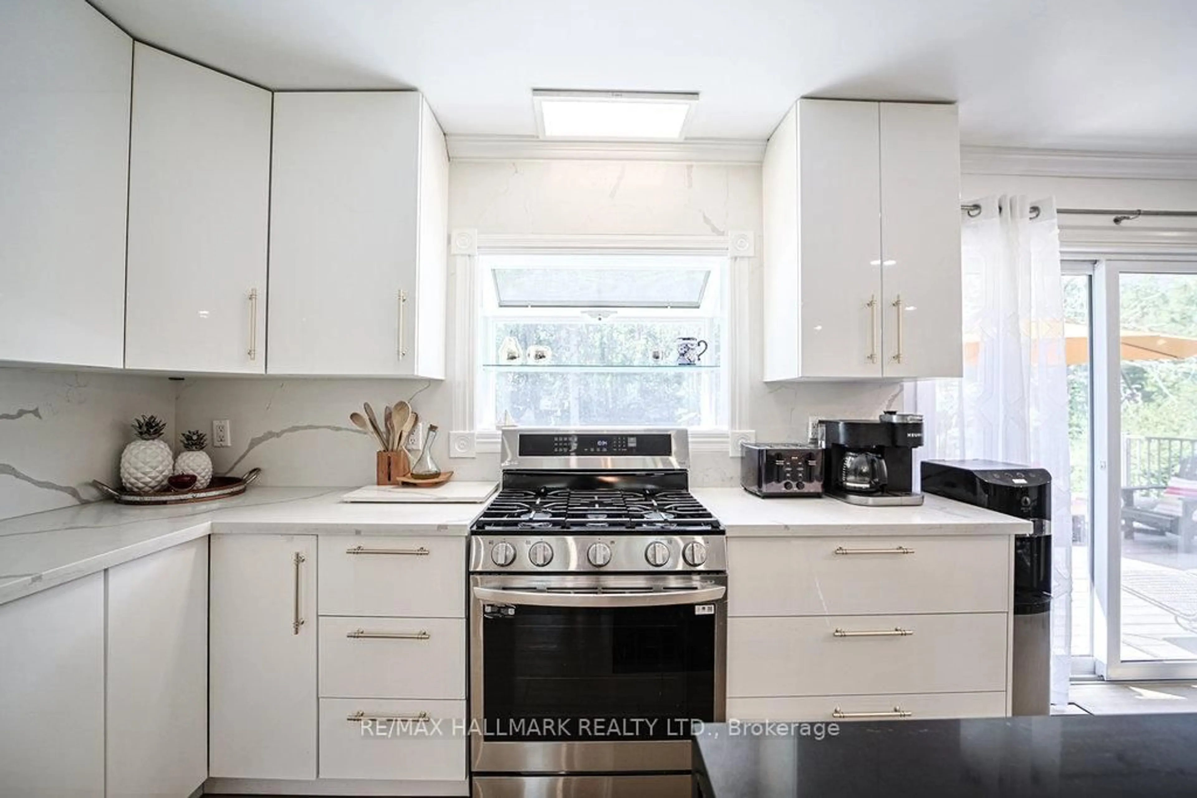 Contemporary kitchen, ceramic/tile floor for 1151 Birch Rd, Innisfil Ontario L0L 1R0
