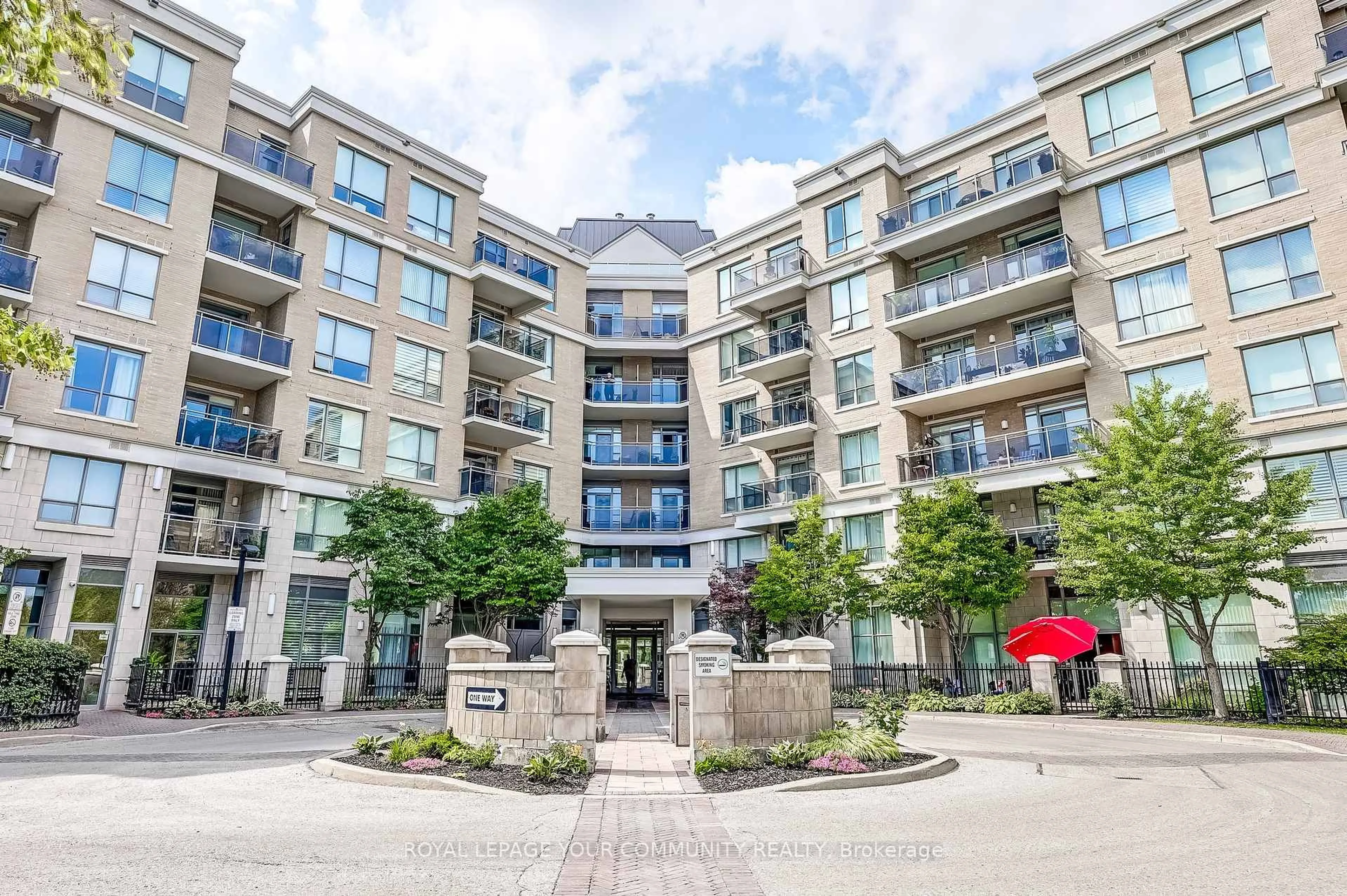 Patio, unknown for 111 Civic Square Gate #306, Aurora Ontario L4G 0S6