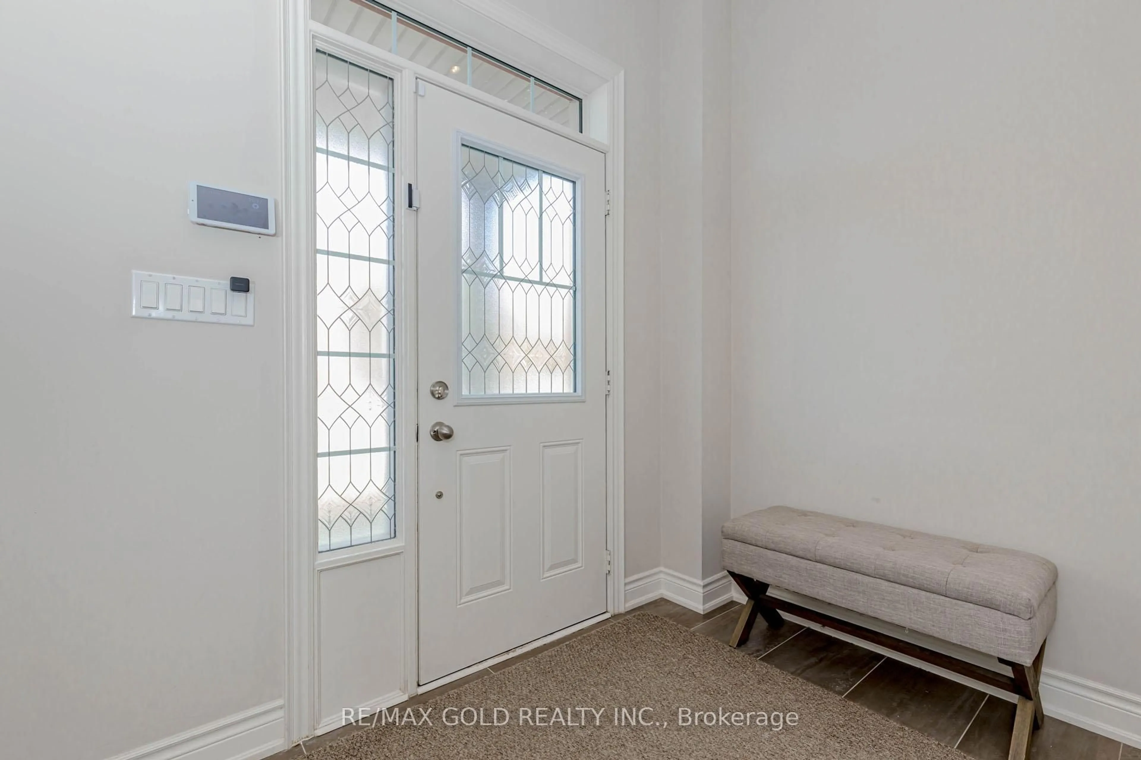 Indoor entryway for 71 Fortis Cres, Bradford West Gwillimbury Ontario L3Z 0W2