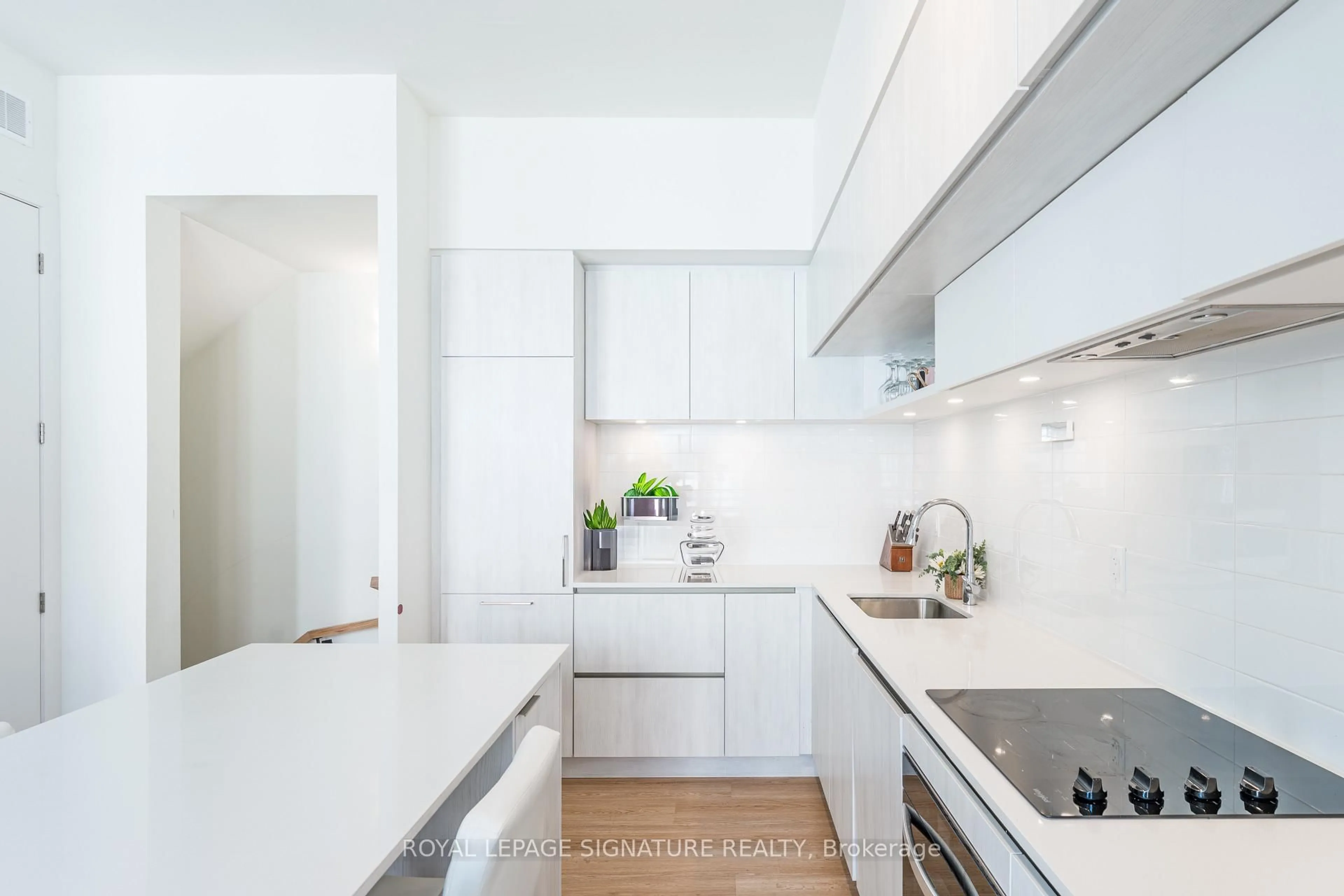 Contemporary kitchen, unknown for 14 David Eyer Rd #1007, Richmond Hill Ontario L4S 0N4