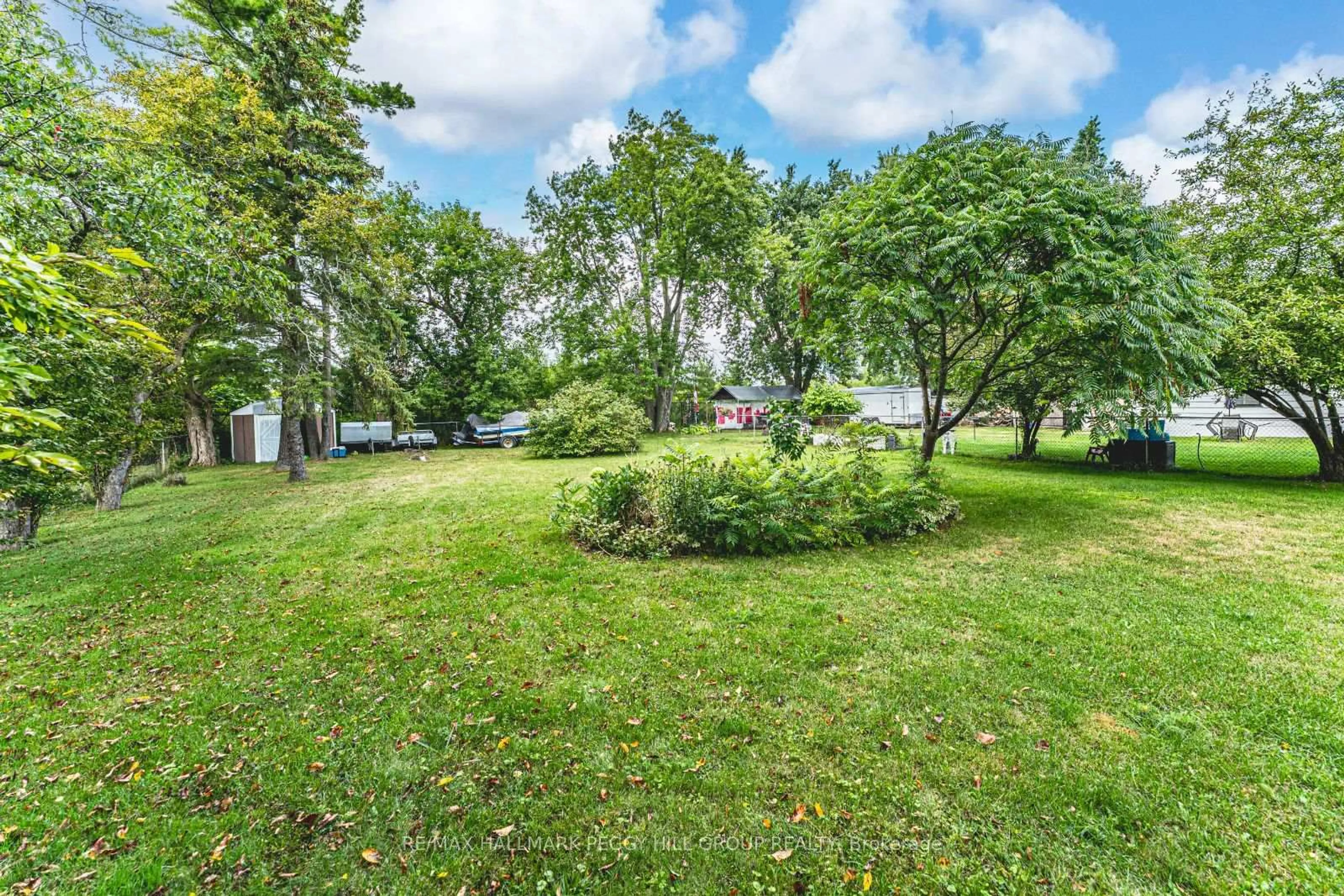A pic from outside/outdoor area/front of a property/back of a property/a pic from drone, unknown for 1986 Victoria St, Innisfil Ontario L9S 1K2