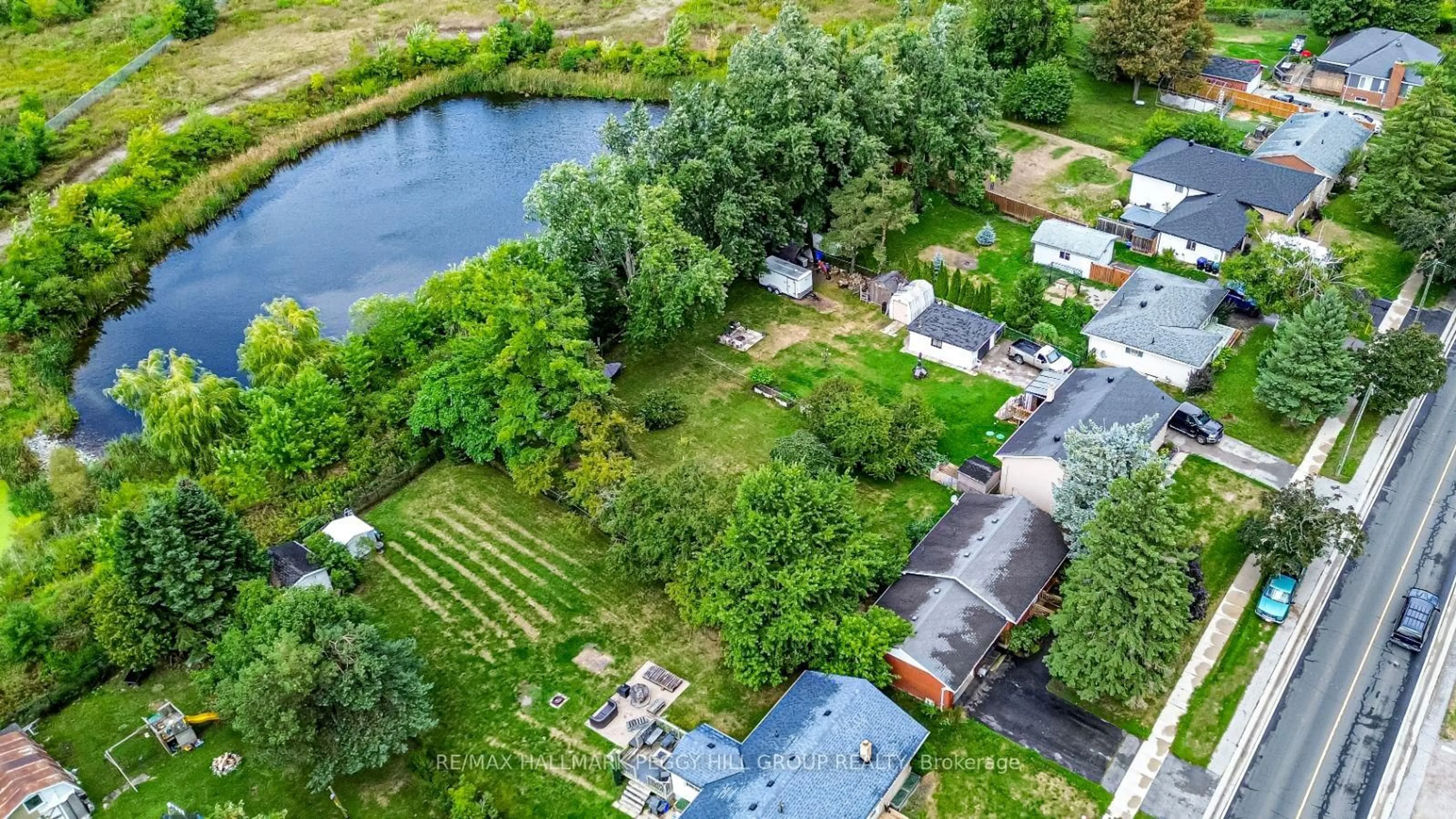 A pic from outside/outdoor area/front of a property/back of a property/a pic from drone, water/lake/river/ocean view for 1986 Victoria St, Innisfil Ontario L9S 1K2