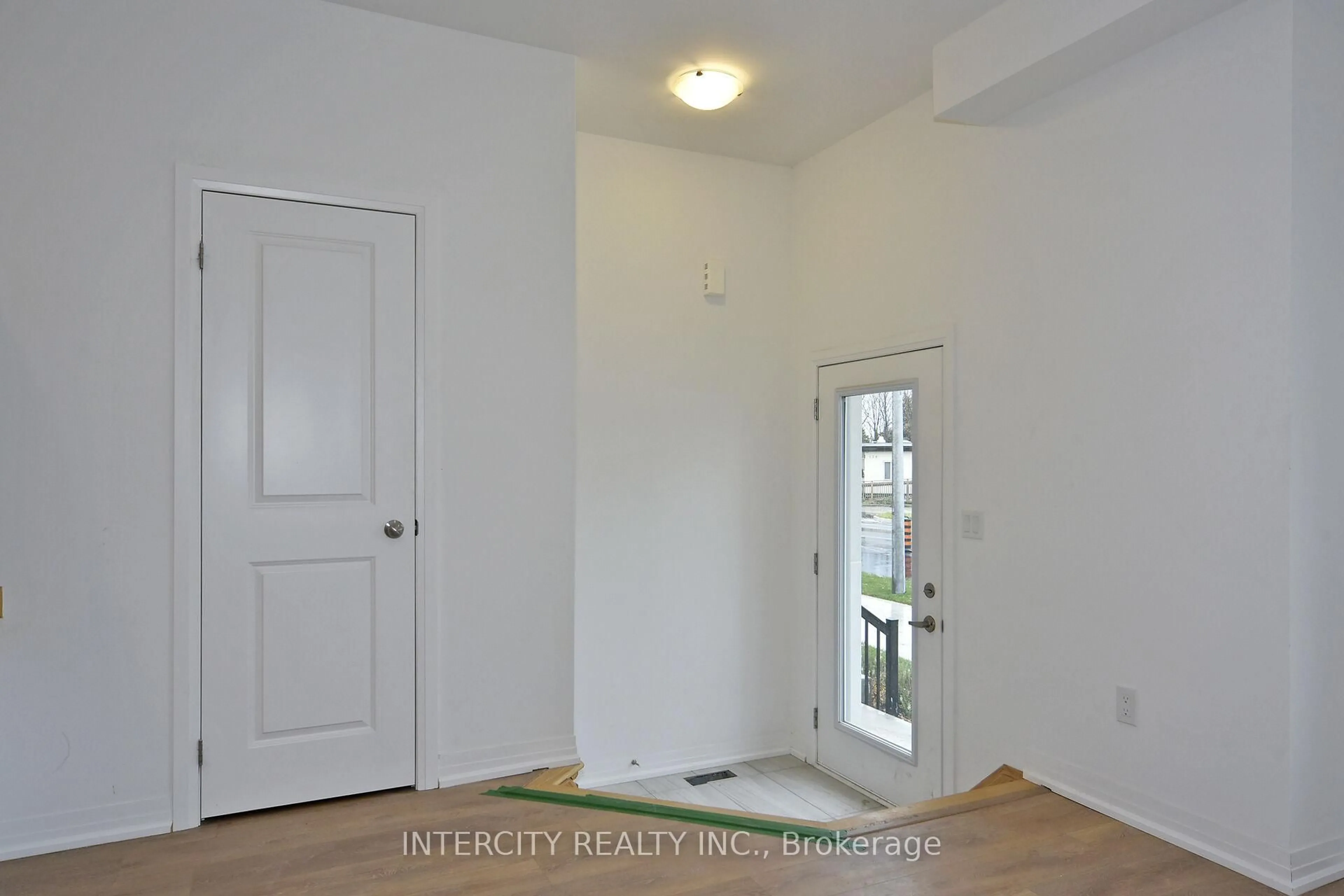 Indoor entryway for 147 Markland St, Markham Ontario L6C 3B5