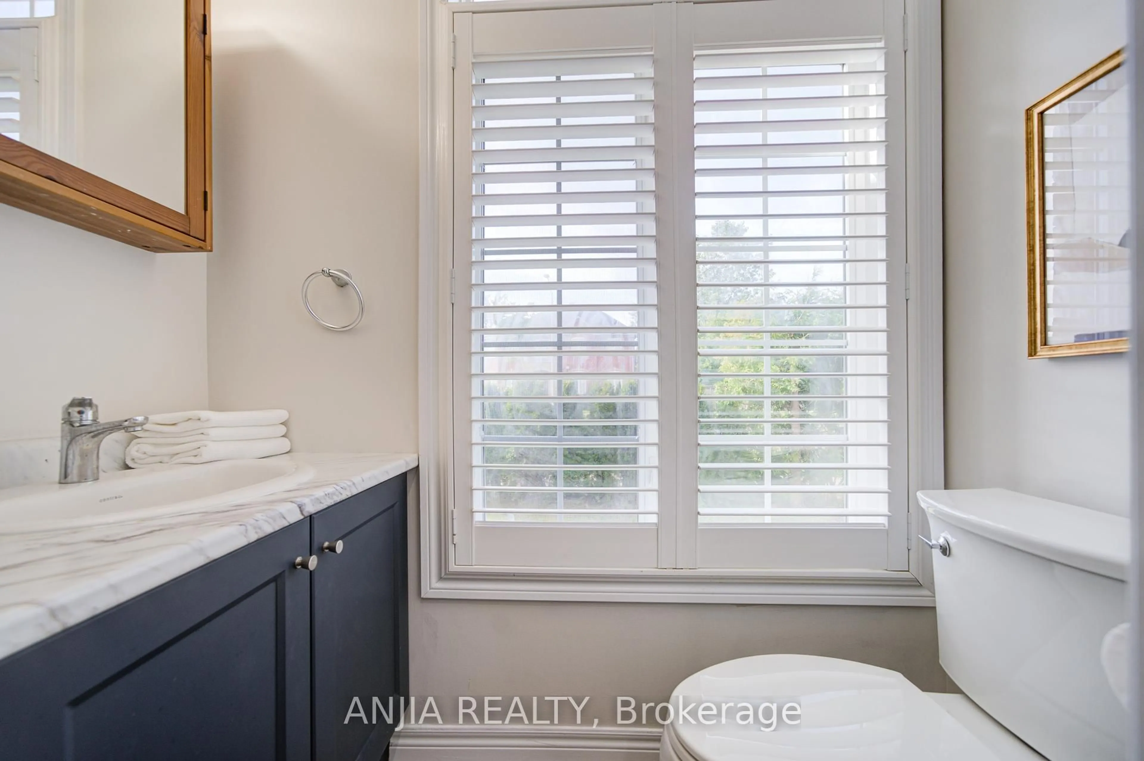 Contemporary bathroom, ceramic/tile floor for 4 James Ratcliff Ave, Whitchurch-Stouffville Ontario L4A 1P2