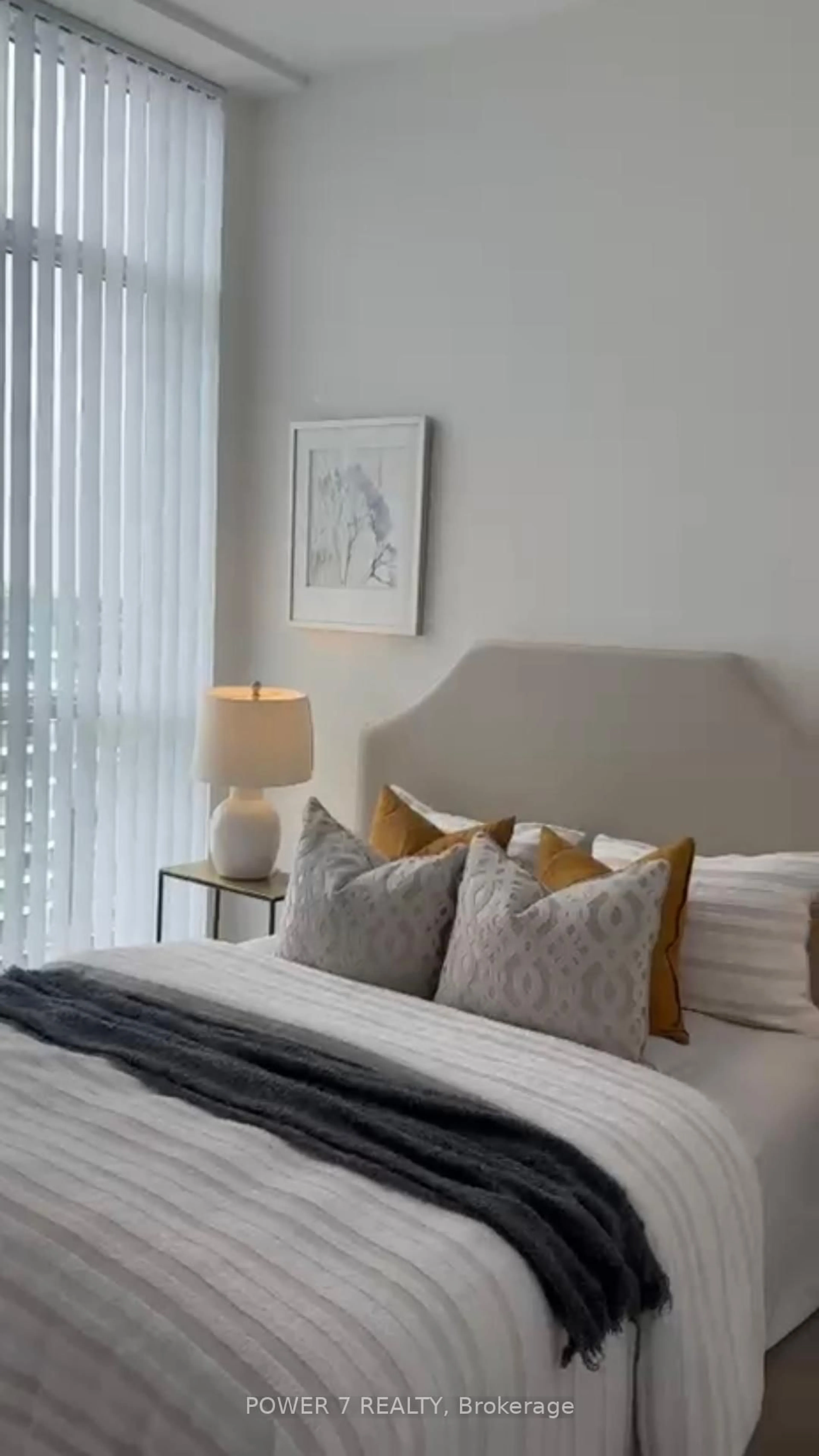 A pic of a room for 10 Honeycrisp Cres #1801, Vaughan Ontario L4K 0M7