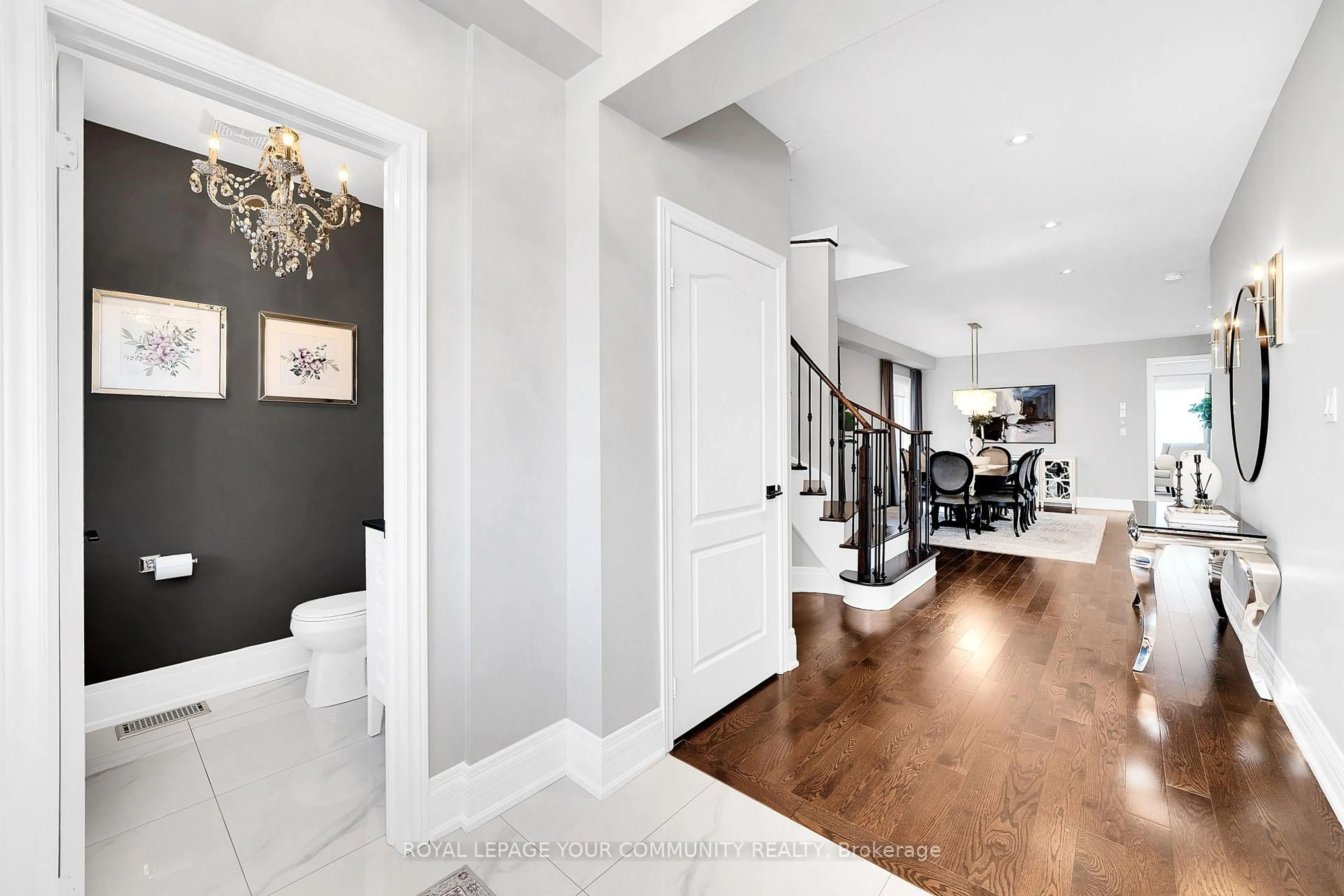 Indoor entryway for 306 West Lawn Cres, Whitchurch-Stouffville Ontario L4A 0B3