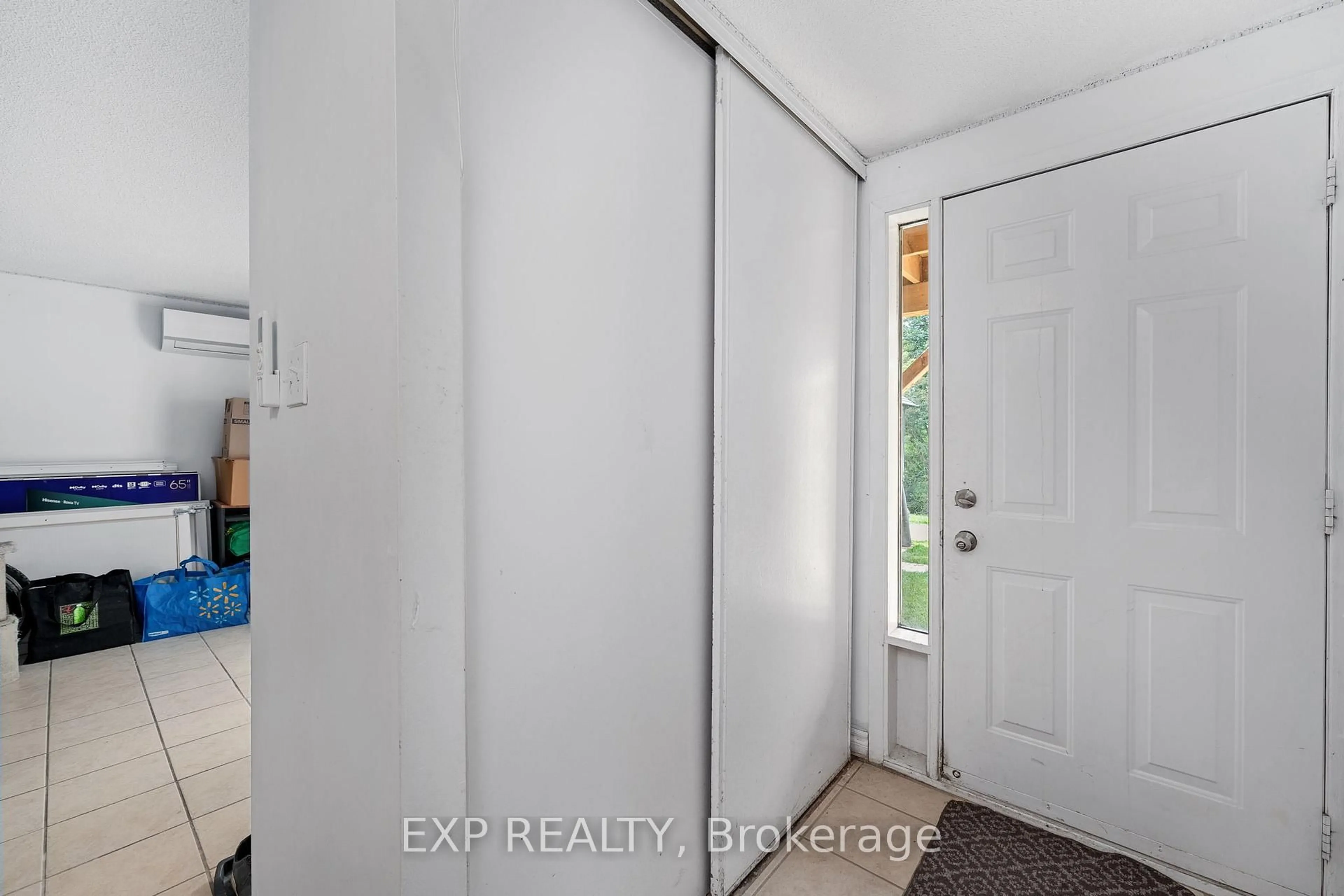 Indoor entryway for 299 Milestone Cres #139, Aurora Ontario L4G 3M2