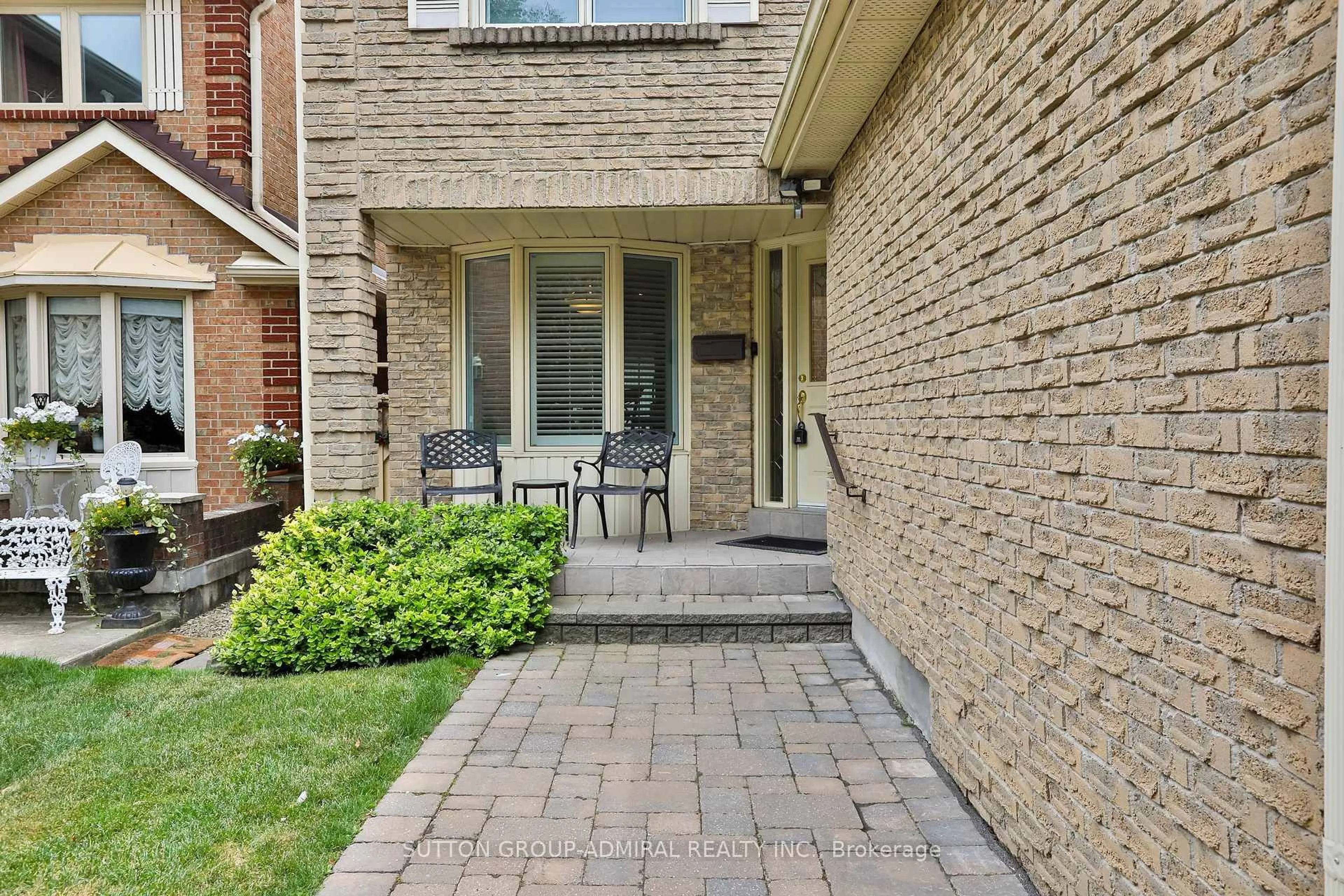 Patio, street for 135 Heatherton Way, Vaughan Ontario L4J 3E8