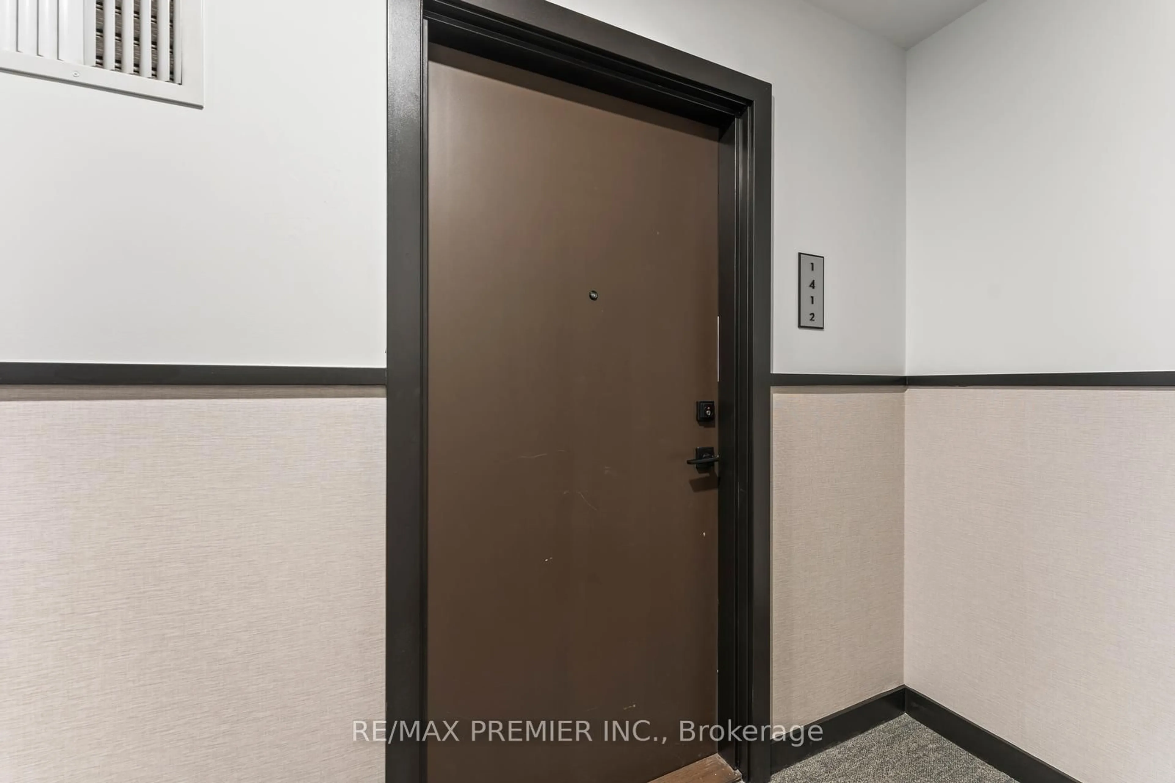 Indoor foyer for 10 Abeja St #1412, Vaughan Ontario L4K 0R4