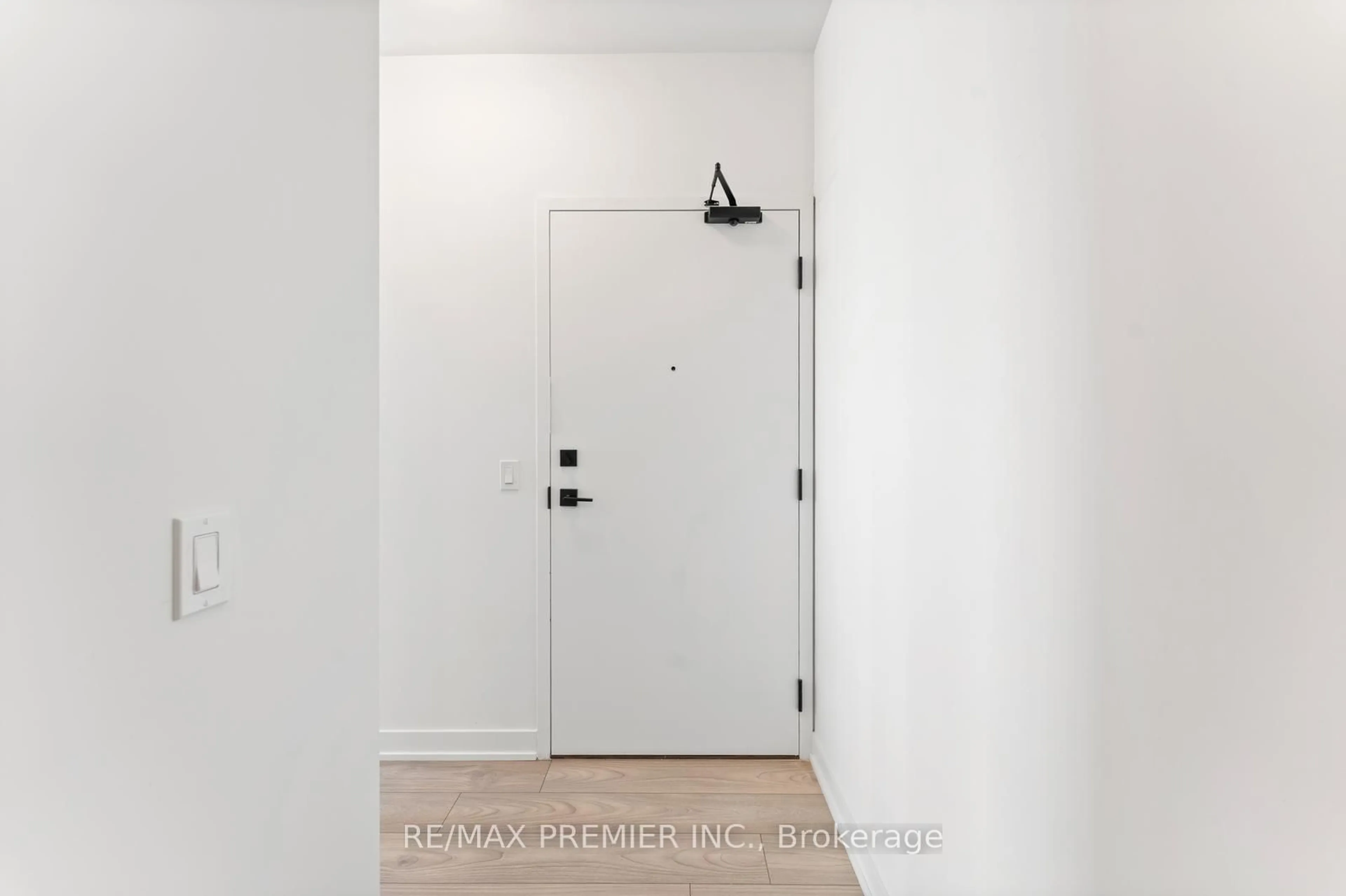 Indoor entryway for 10 Abeja St #1412, Vaughan Ontario L4K 0R4