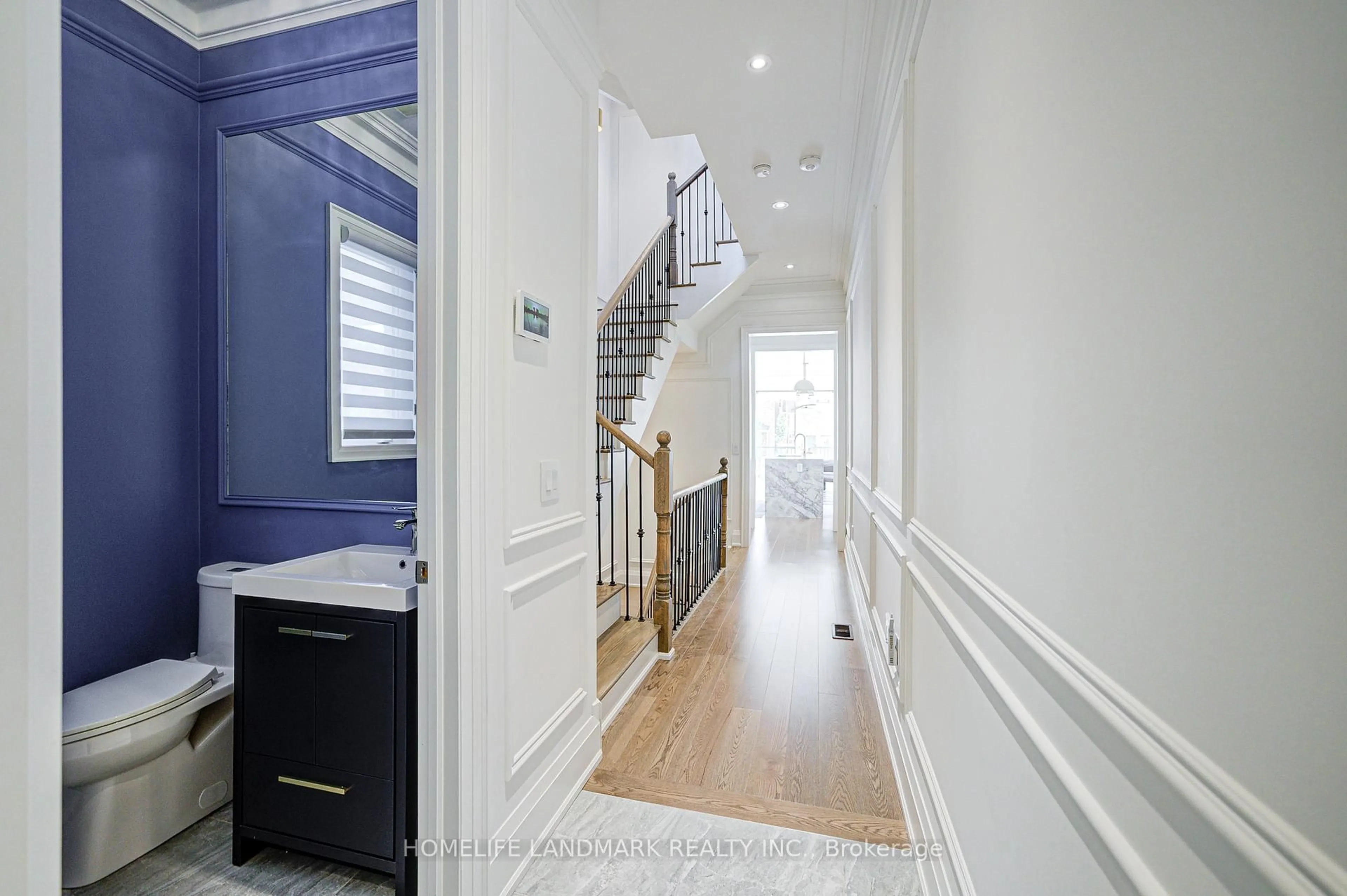 Indoor entryway for 35 Meteorite St, Richmond Hill Ontario L4C 4L9