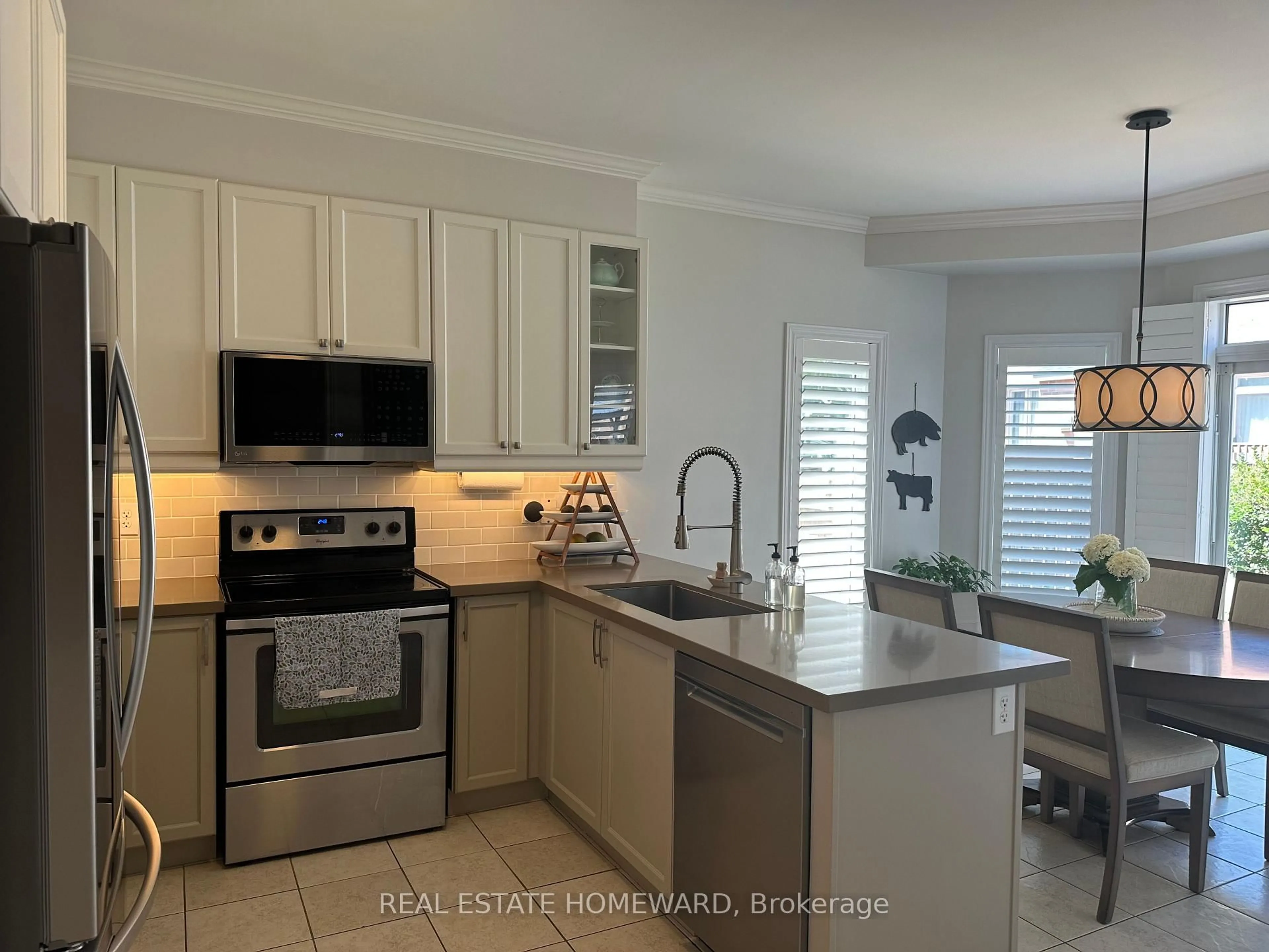 Open concept kitchen, ceramic/tile floor for 28 Bostock Dr, Georgina Ontario L4P 0E8
