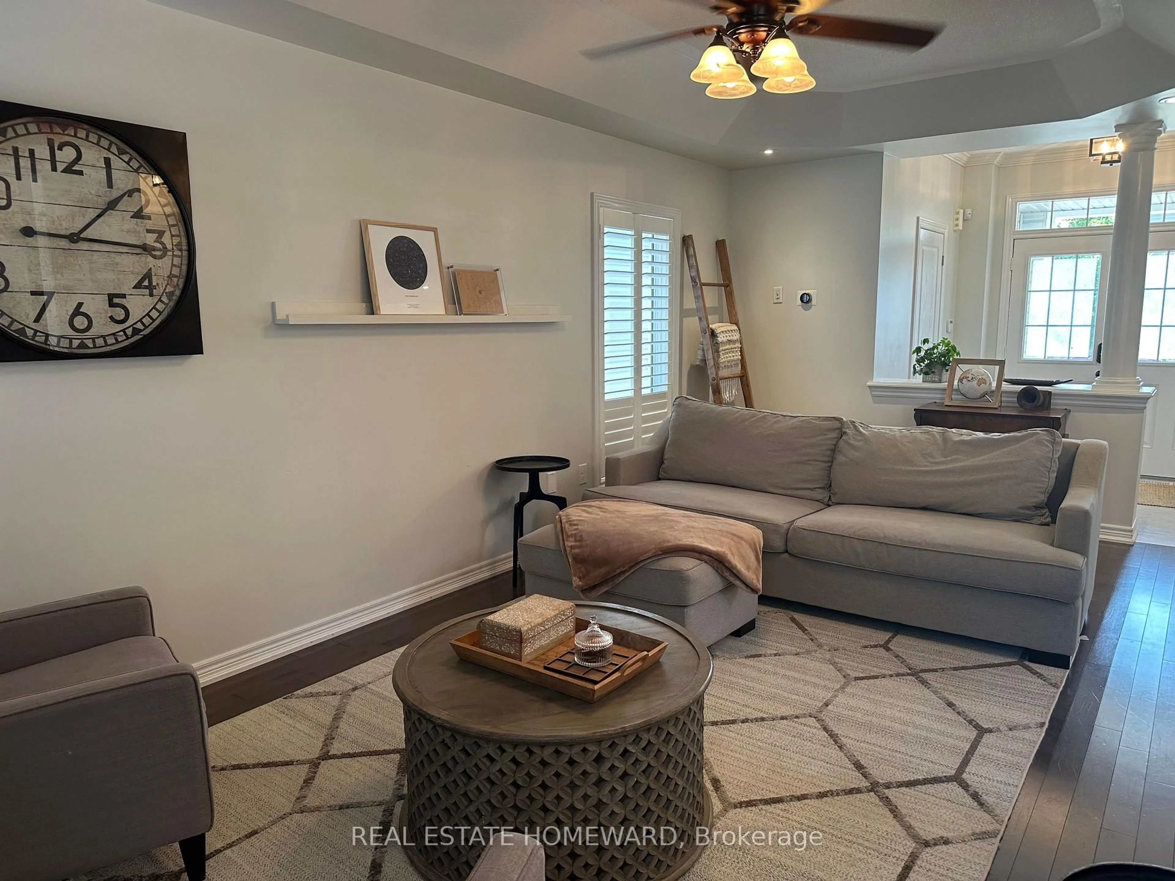 Living room with furniture, unknown for 28 Bostock Dr, Georgina Ontario L4P 0E8