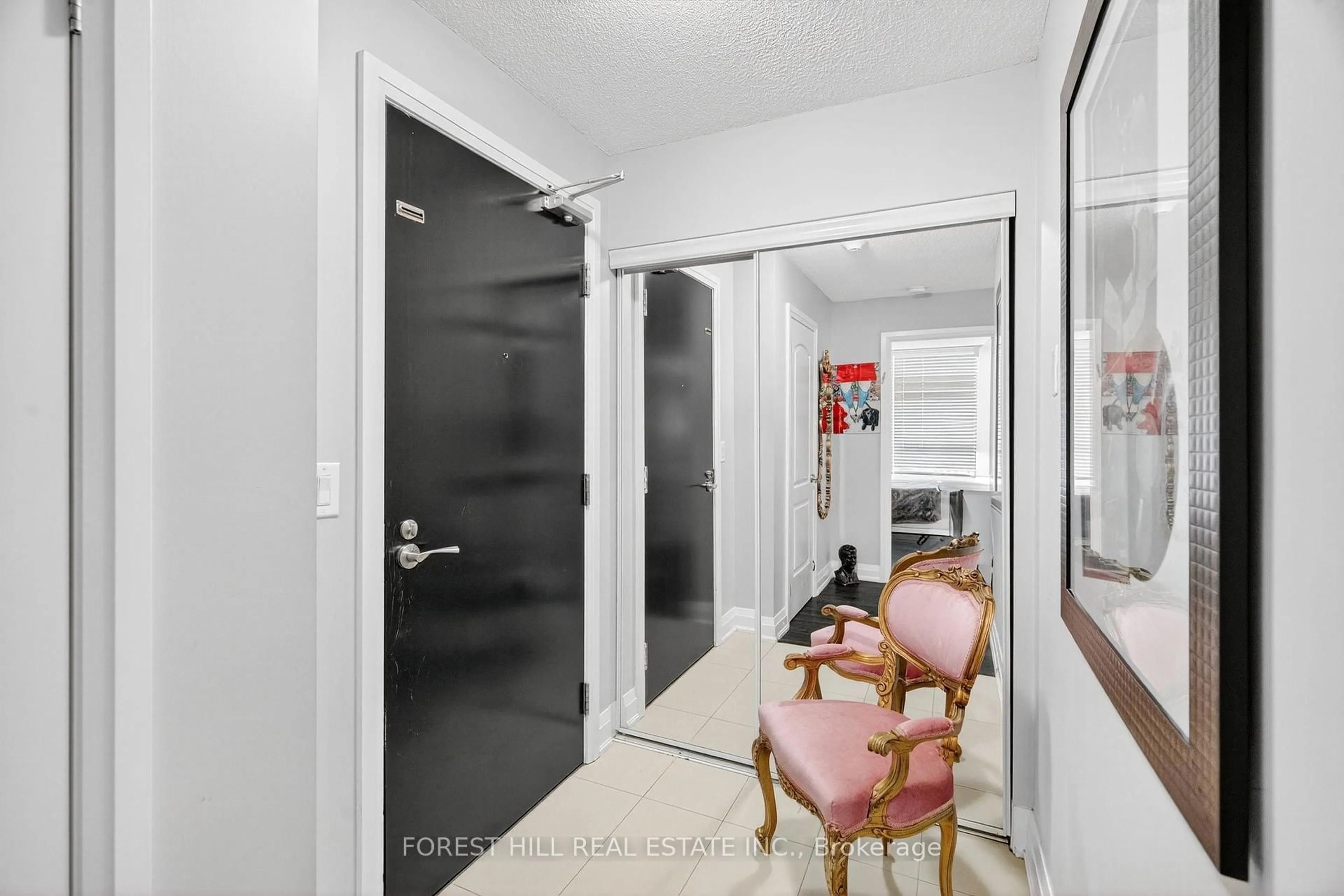 Indoor foyer for 20 North Park Rd #414, Vaughan Ontario L4J 0G7