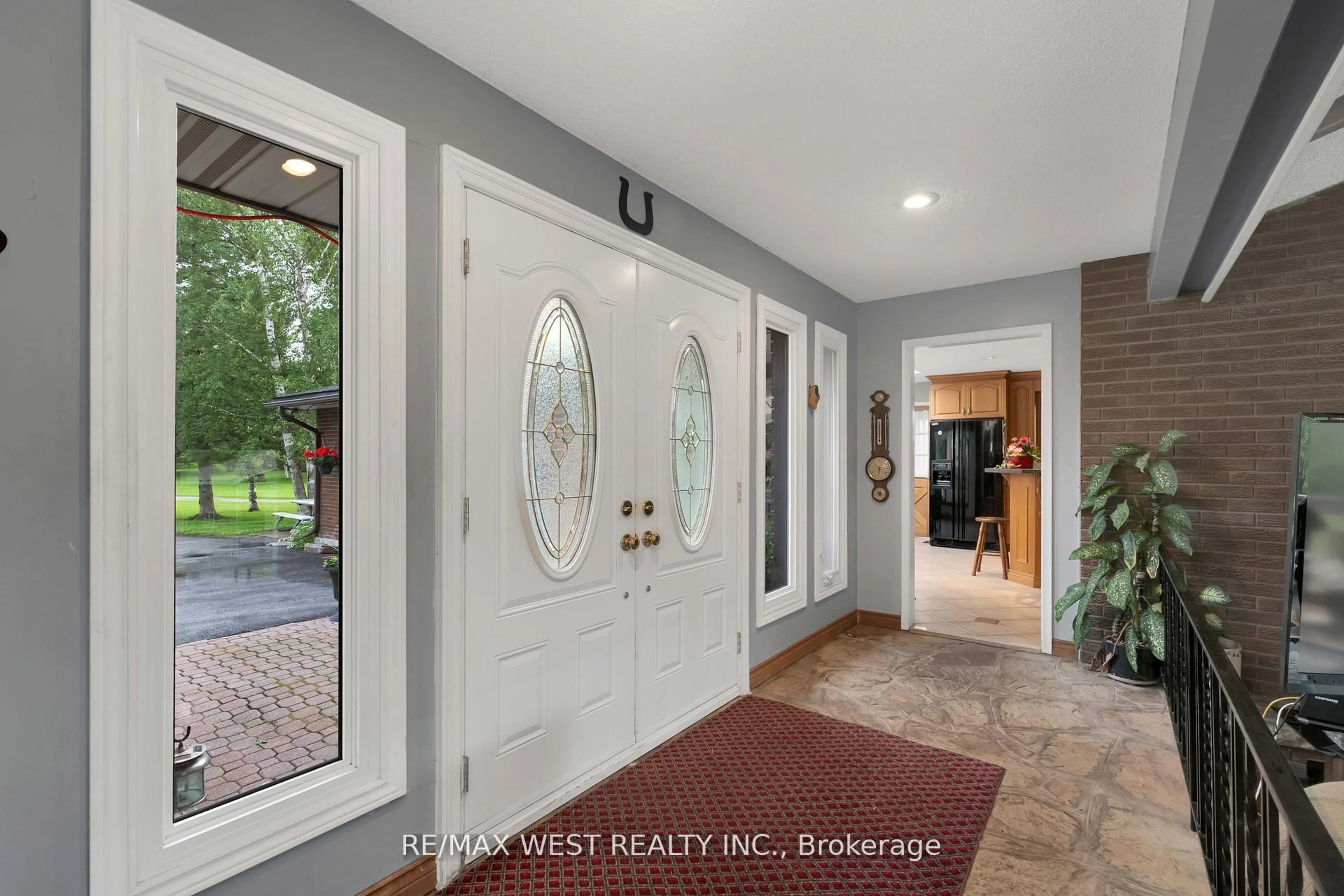 Indoor entryway for 5878 4th Line, New Tecumseth Ontario L0G 1W0