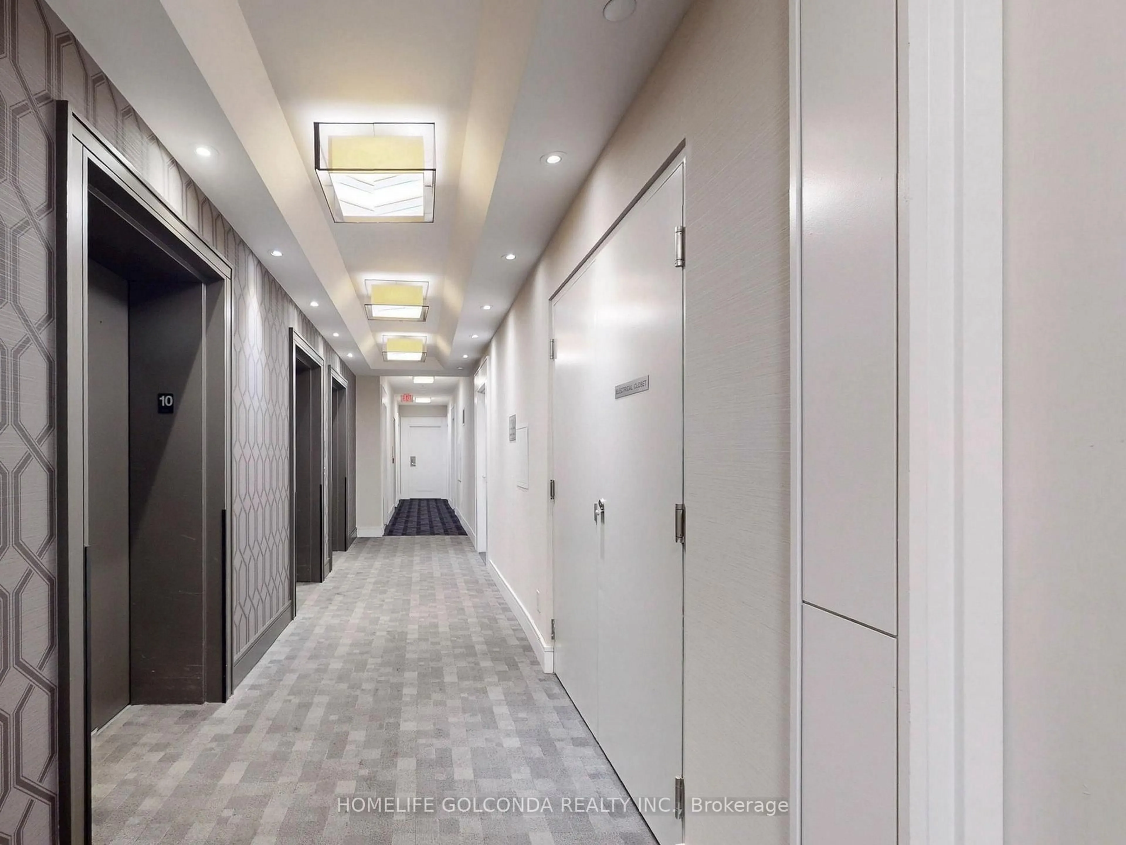 Indoor foyer for 9205 Yonge St #1007, Richmond Hill Ontario L4C 6Z2