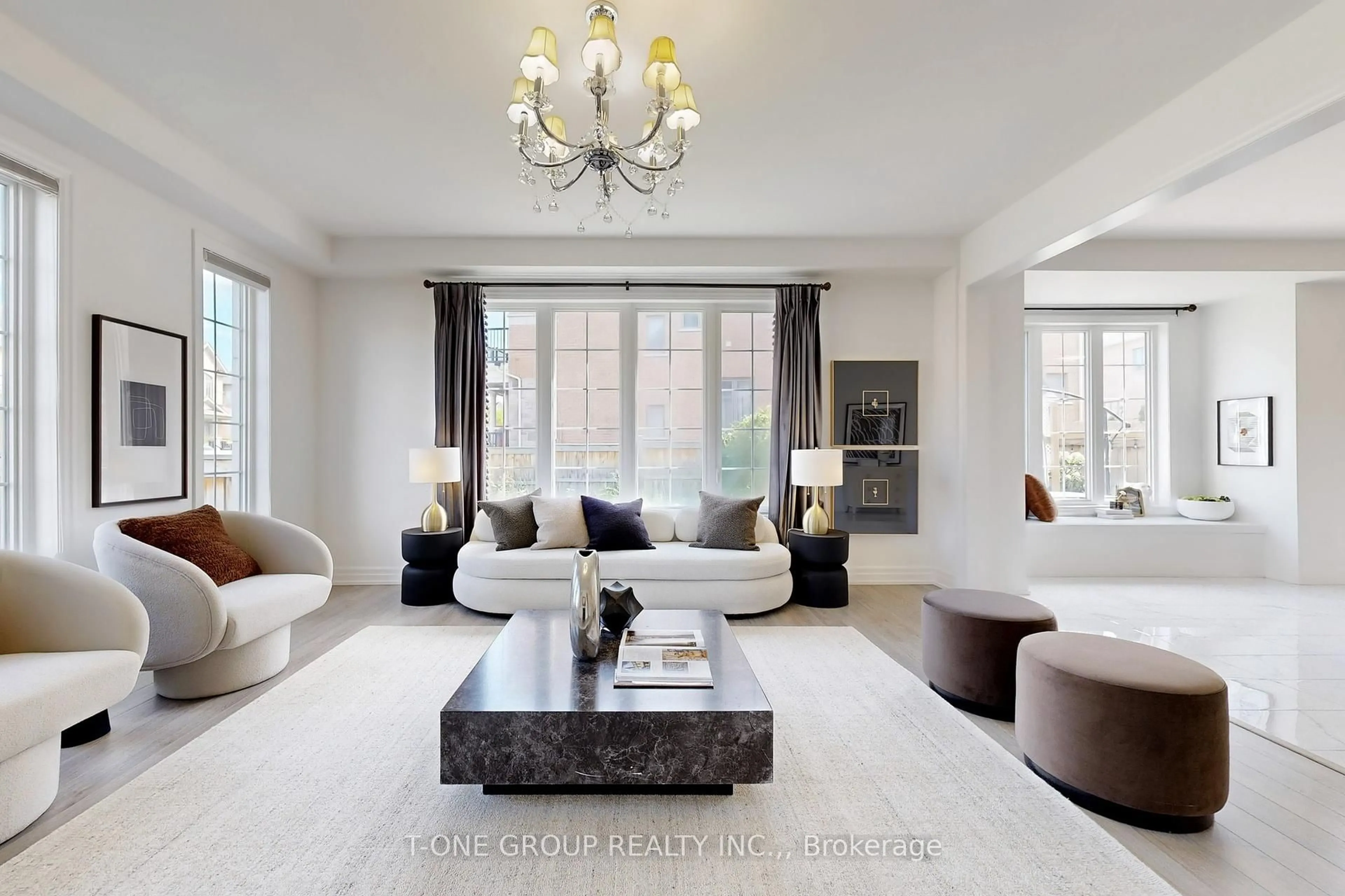 Living room with furniture, unknown for 73 Charlotte Abby Dr, East Gwillimbury Ontario L9N 0S9