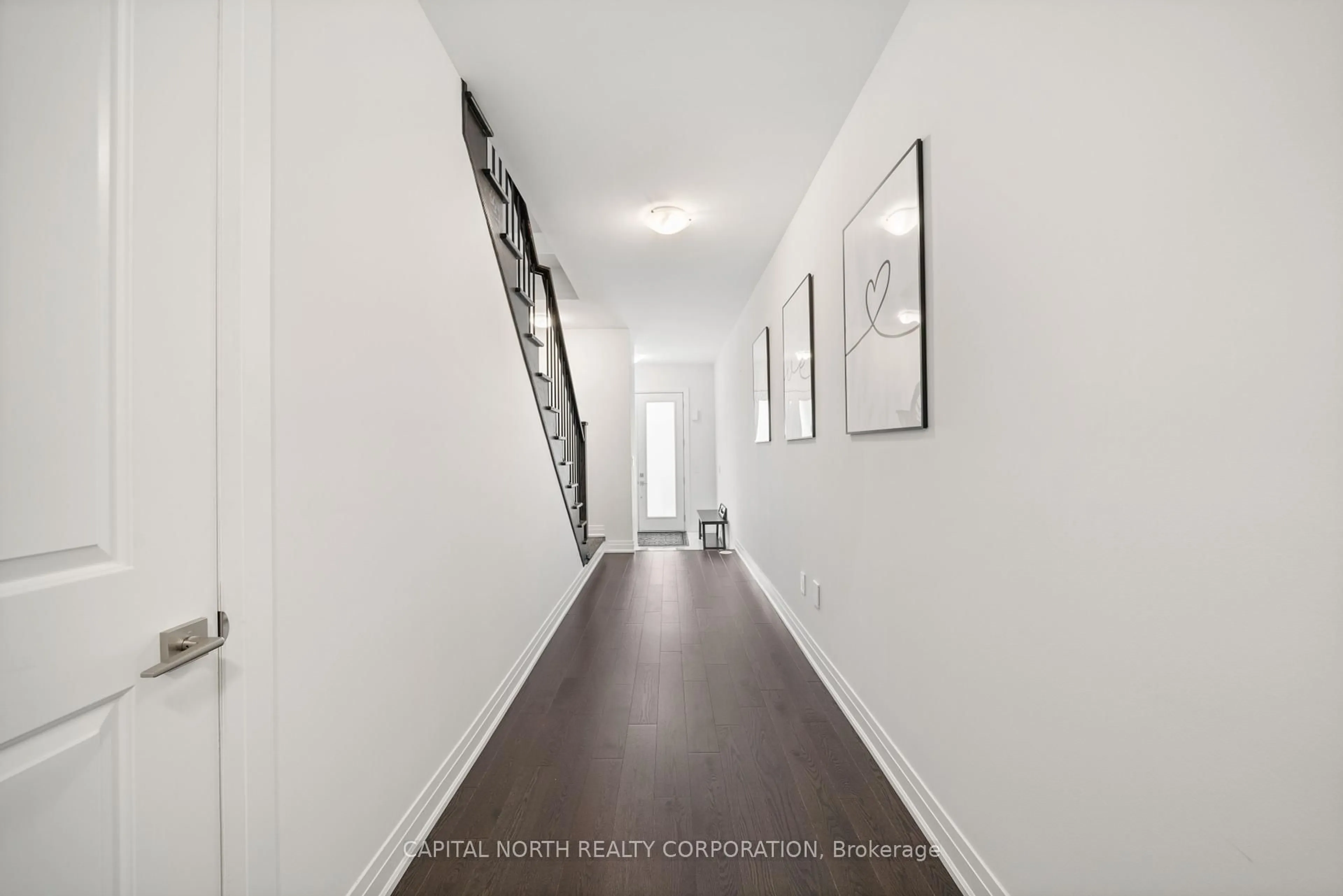 Indoor entryway for 950 Isaac Phillips Way, Newmarket Ontario L3X 0M7