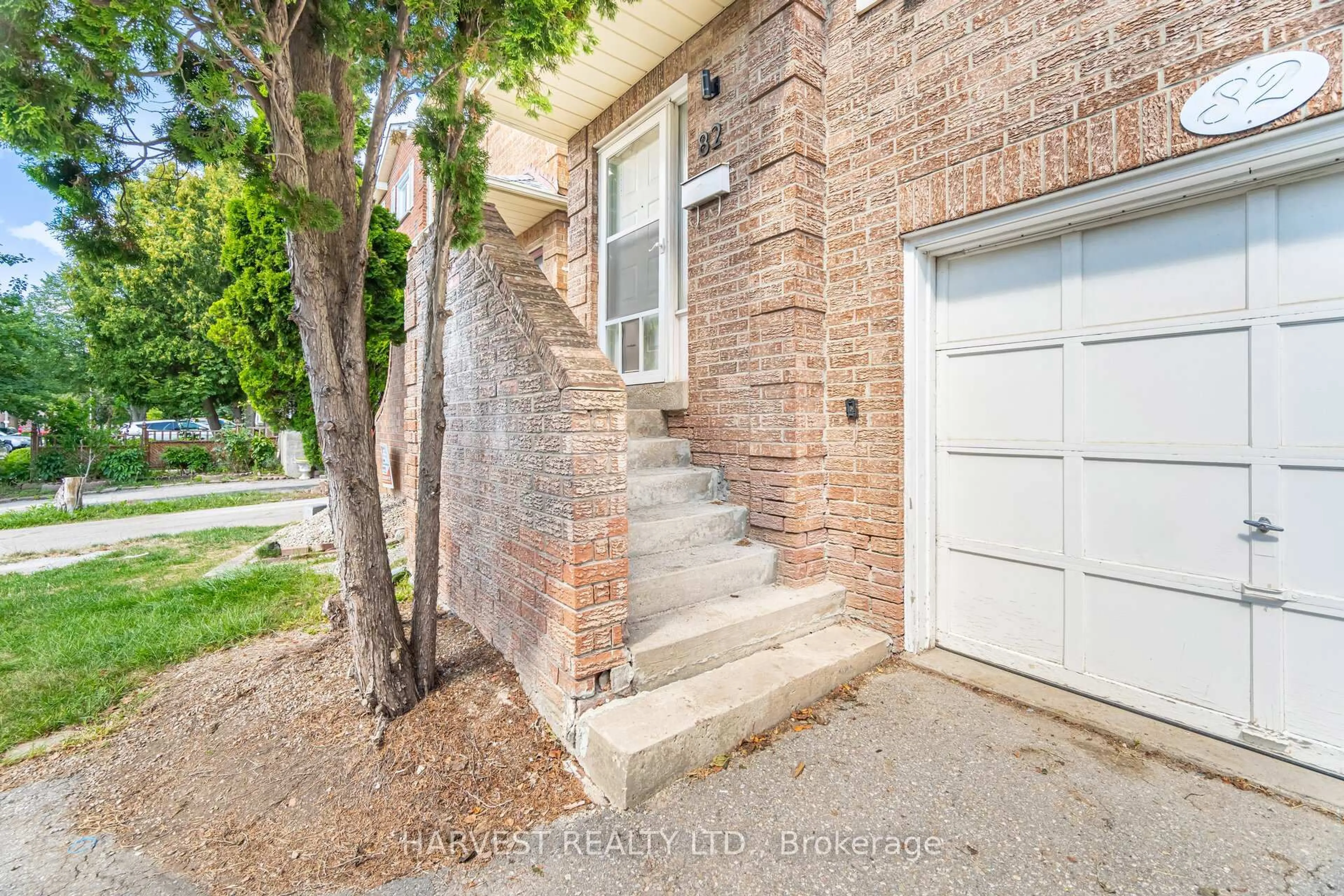 Home with brick exterior material, street for 82 Swinton Cres, Vaughan Ontario L4J 3V5