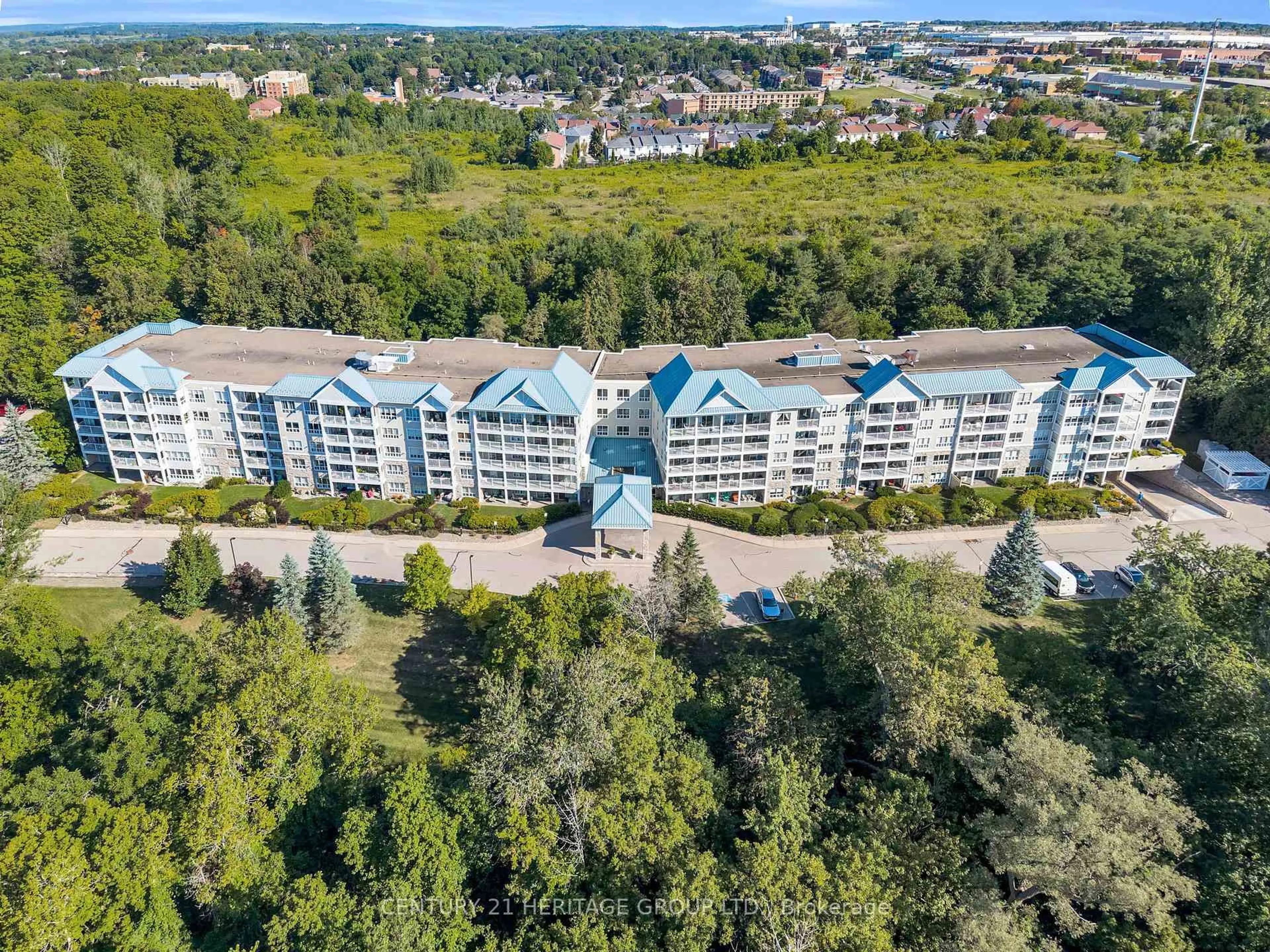 A pic from outside/outdoor area/front of a property/back of a property/a pic from drone, water/lake/river/ocean view for 900 Bogart Mill Tr #501, Newmarket Ontario L3Y 8V5