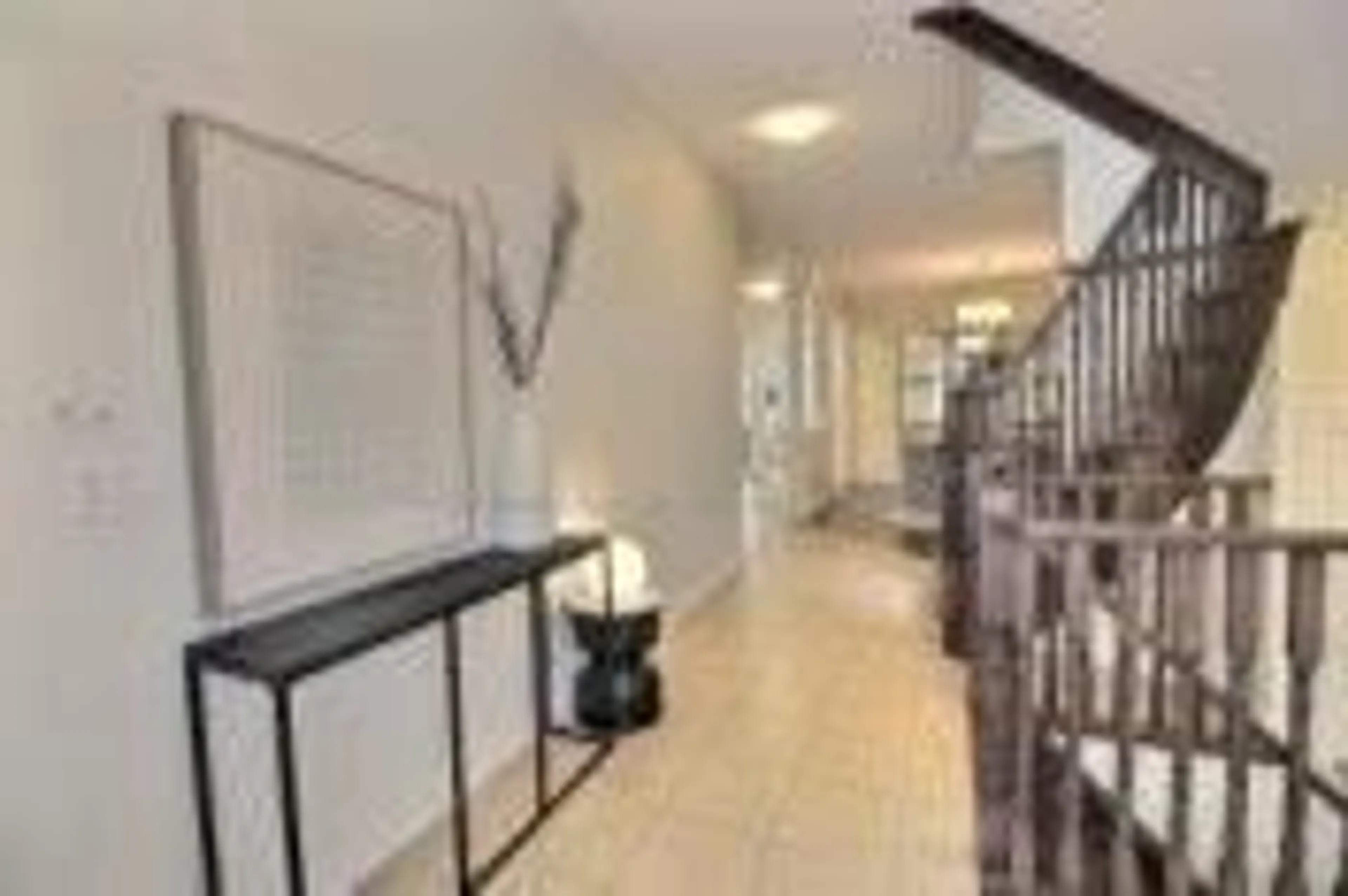 Indoor foyer for 365 Lauderdale Dr, Vaughan Ontario L6A 4K9